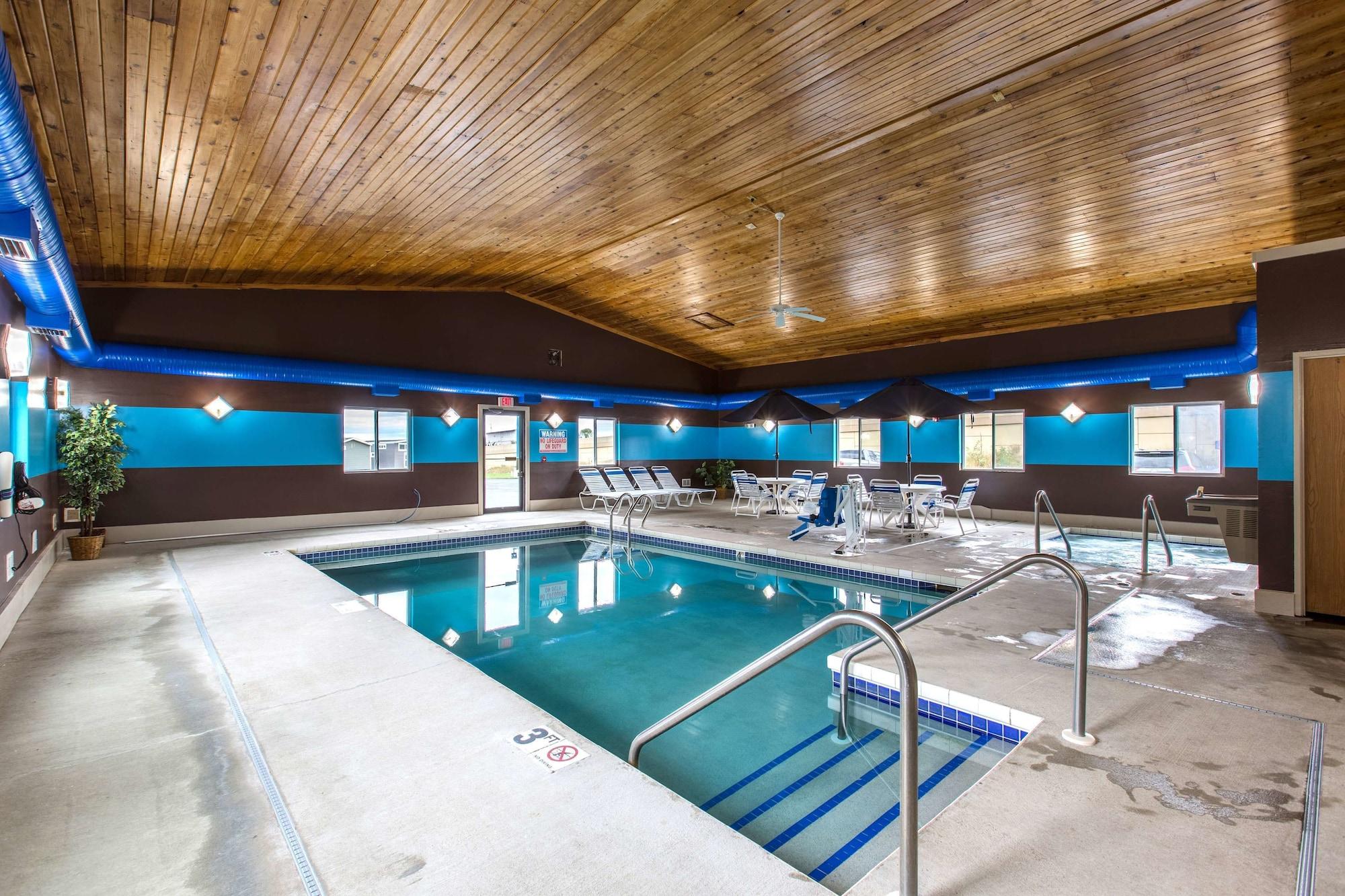 Vista Piscina Motel 6 Baraboo, WI - Lake Delton