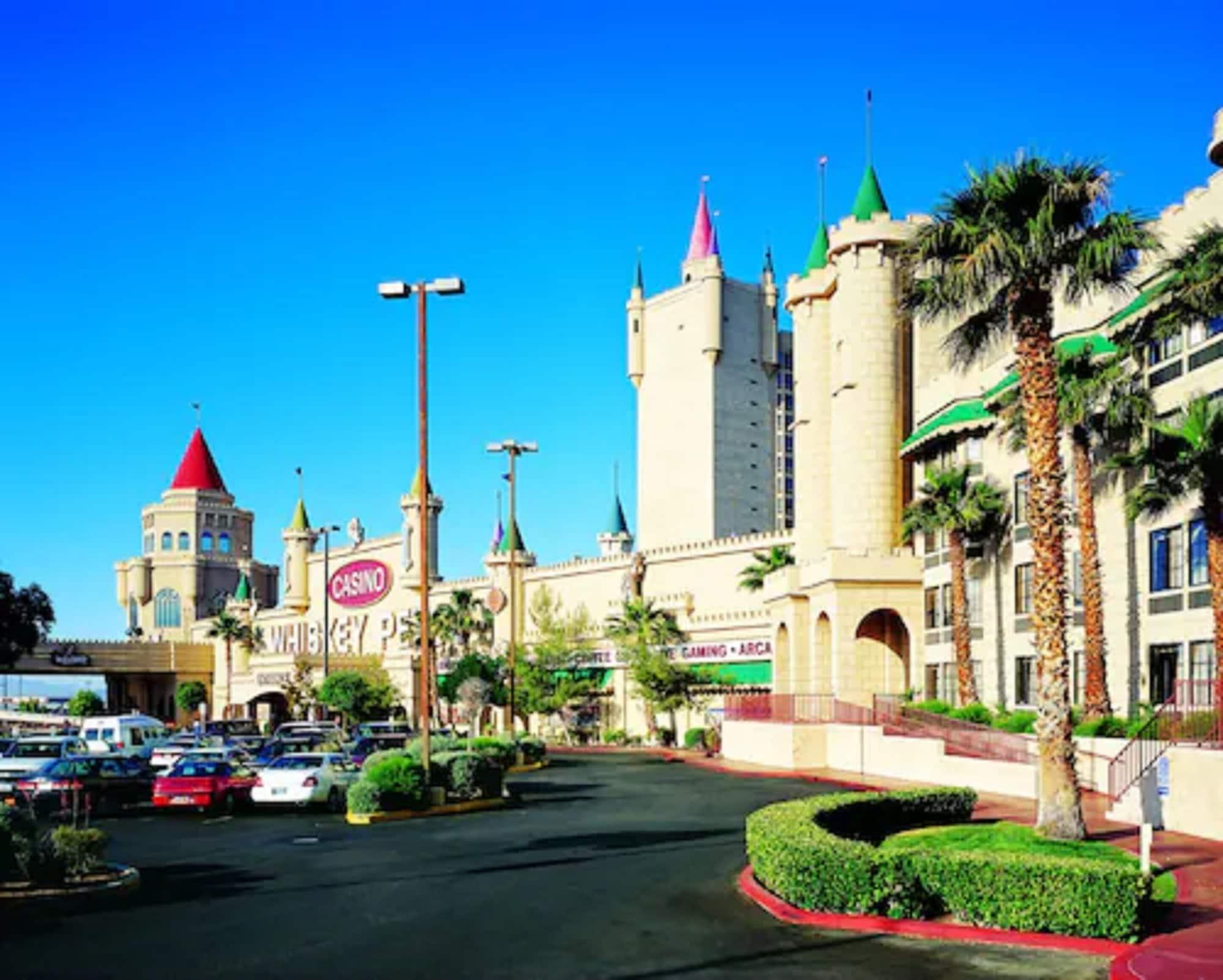 Varios Whiskey Pete's Hotel & Casino