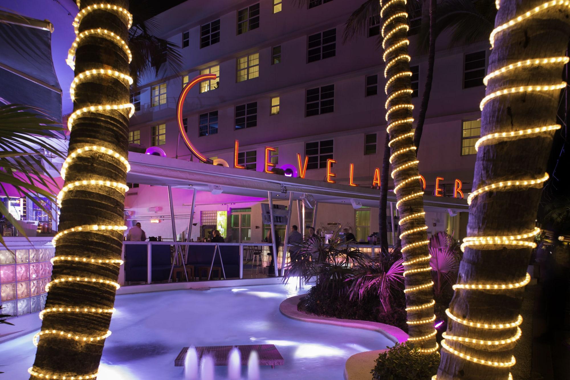 Bar/Salón Essex House By Clevelander