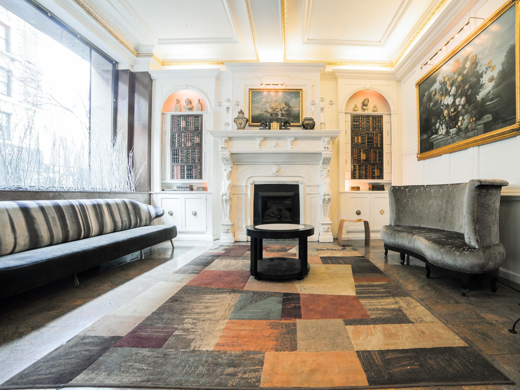 Vista Lobby Night Hotel Broadway