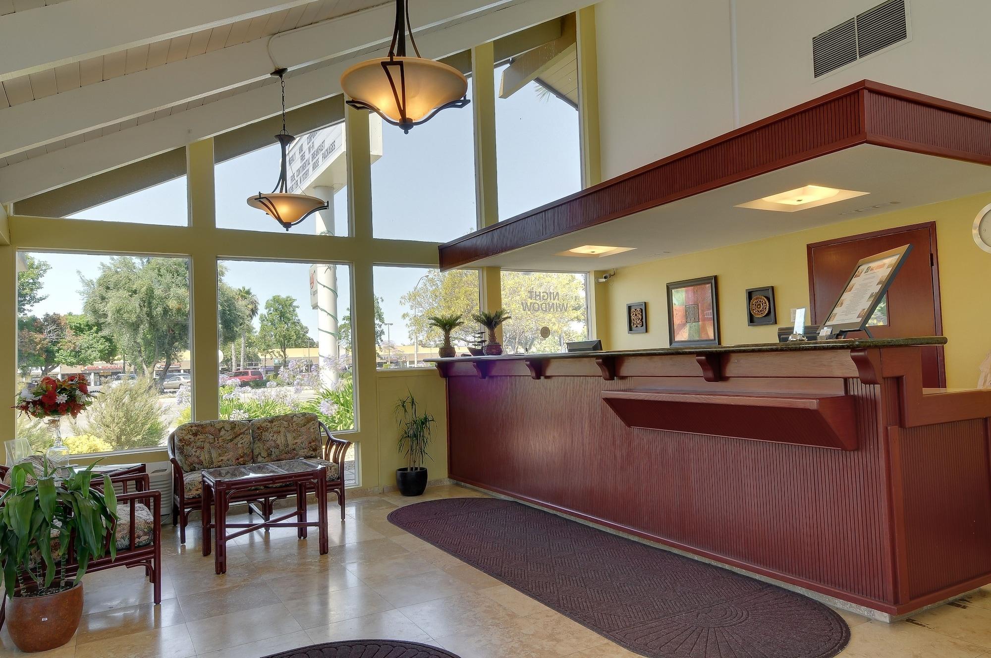 Vista Lobby Rodeway Inn