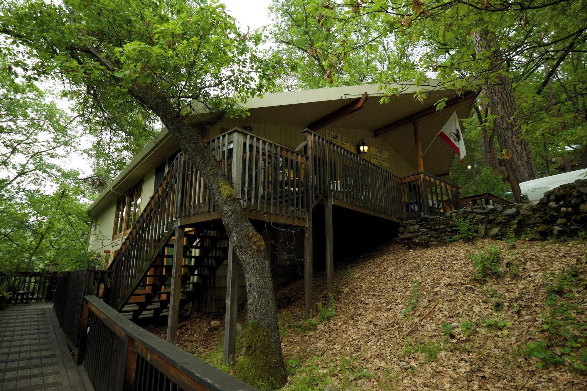 Vista Exterior Yosemite Bug Rustic Mountain Resort