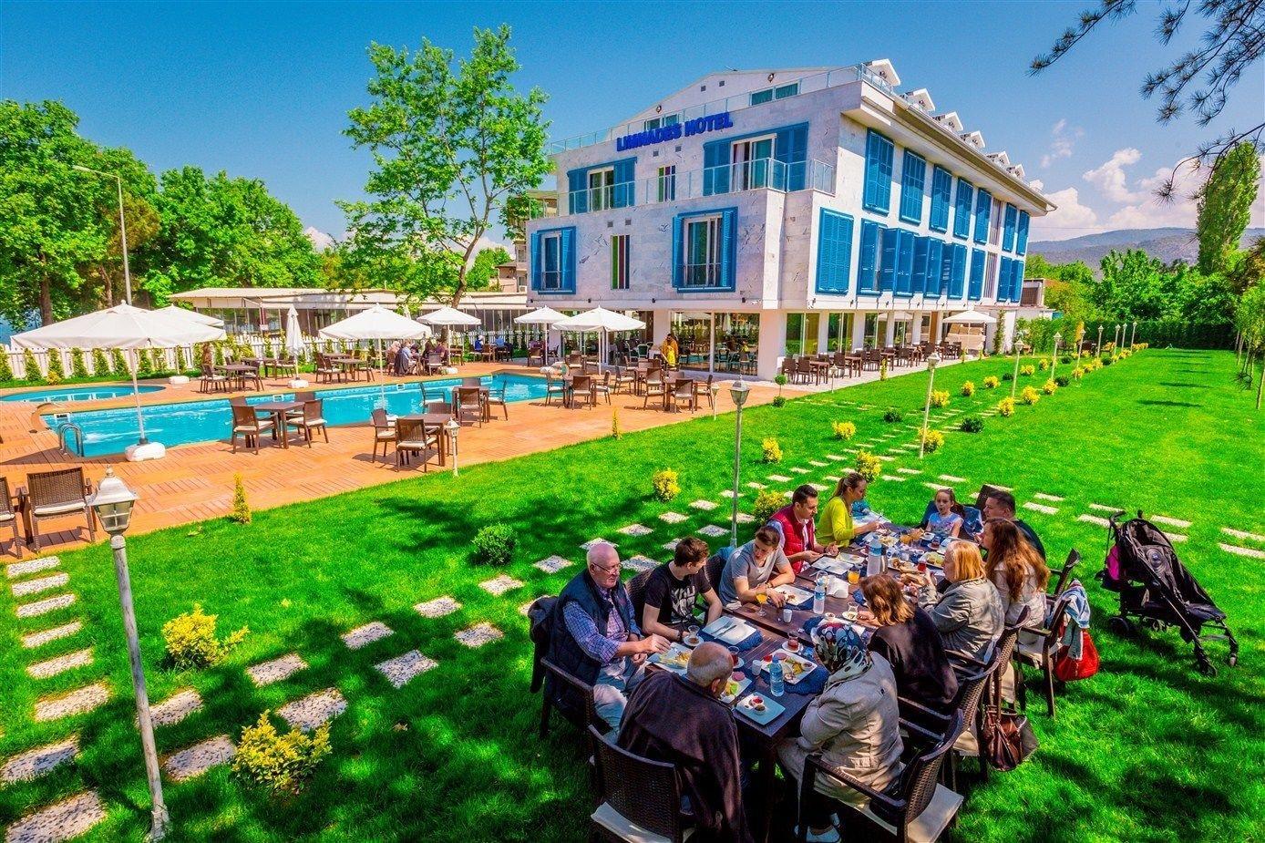 Varios Limnades Hotel