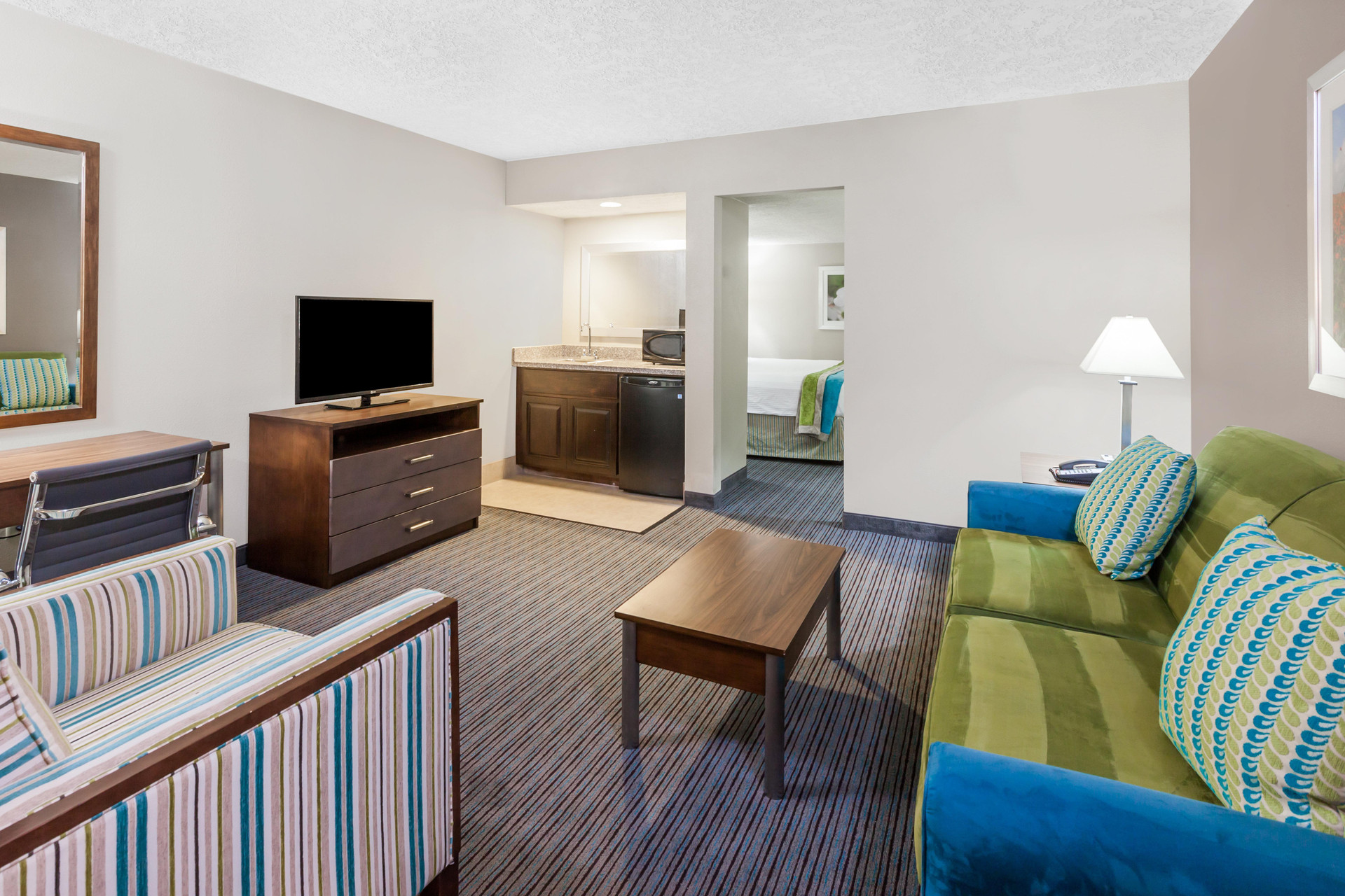 Vista Exterior Holiday Inn Hotel Suites Oklahoma City North