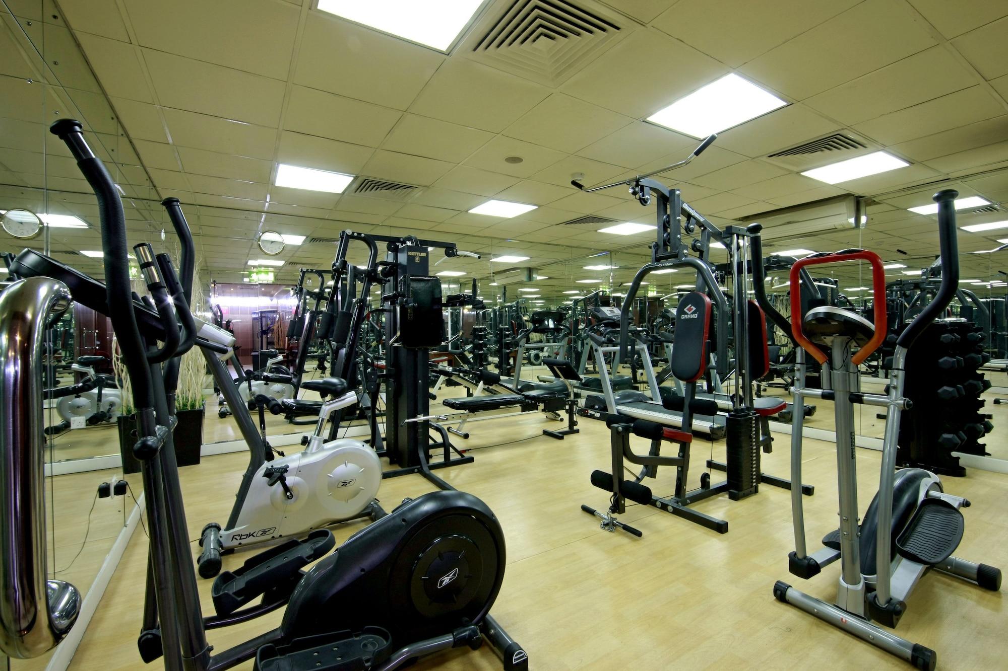 Gimnasio Howard Johnson by Wyndham Bur Dubai