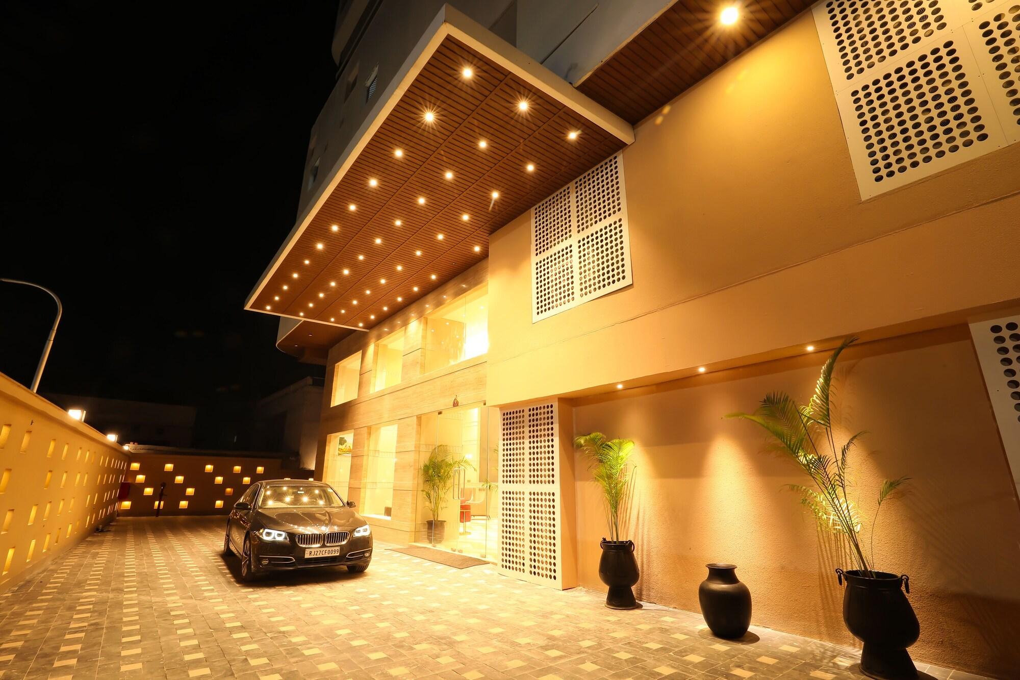 Vista Exterior Regenta Central Udaipur