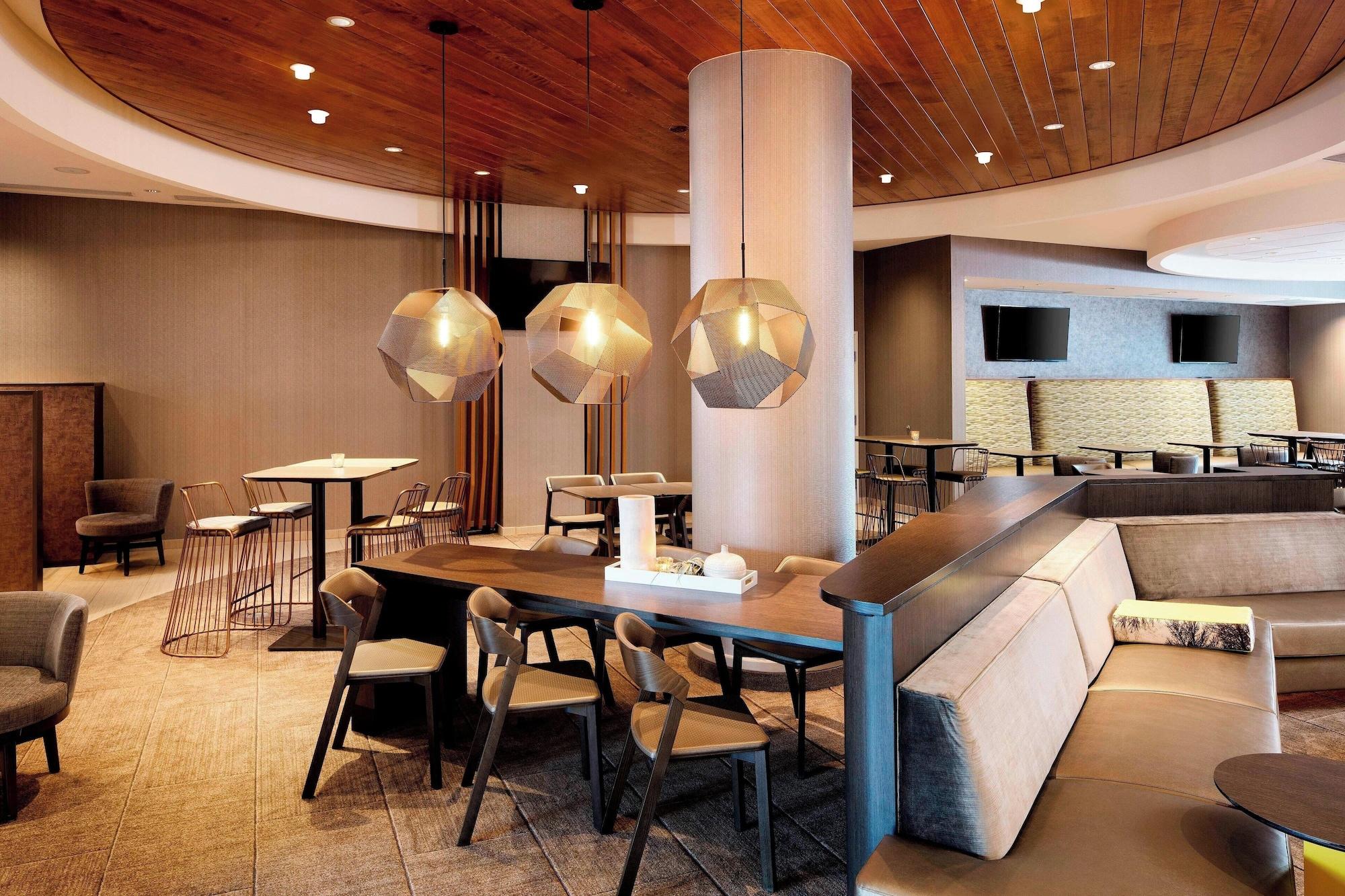 Vista Lobby SpringHill Suites by Marriott Indianapolis Downtown