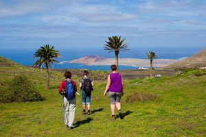 Actividad - Ruta de senderismo por el volcán de la Corona y los Riscos de Famara