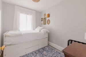 Alquiler Vacacional - Luxury Suite w/Blackout Blinds. Walk to Downtown. Pet Friendly; Full Fenced Yard