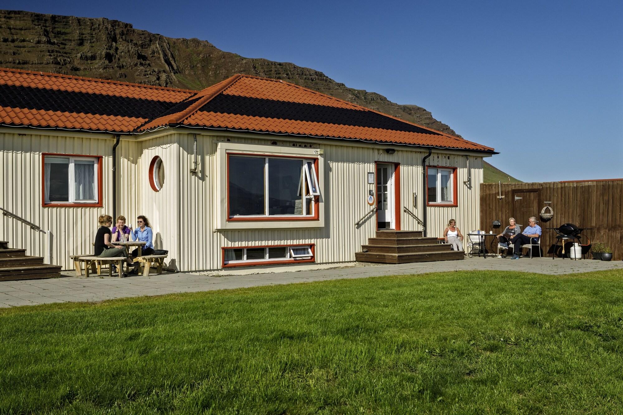 Varios Reykholar HI Hostel