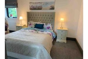 Alquiler Vacacional - Start your search Become a Host  Contemporary designed luxury house. Hale Barnes