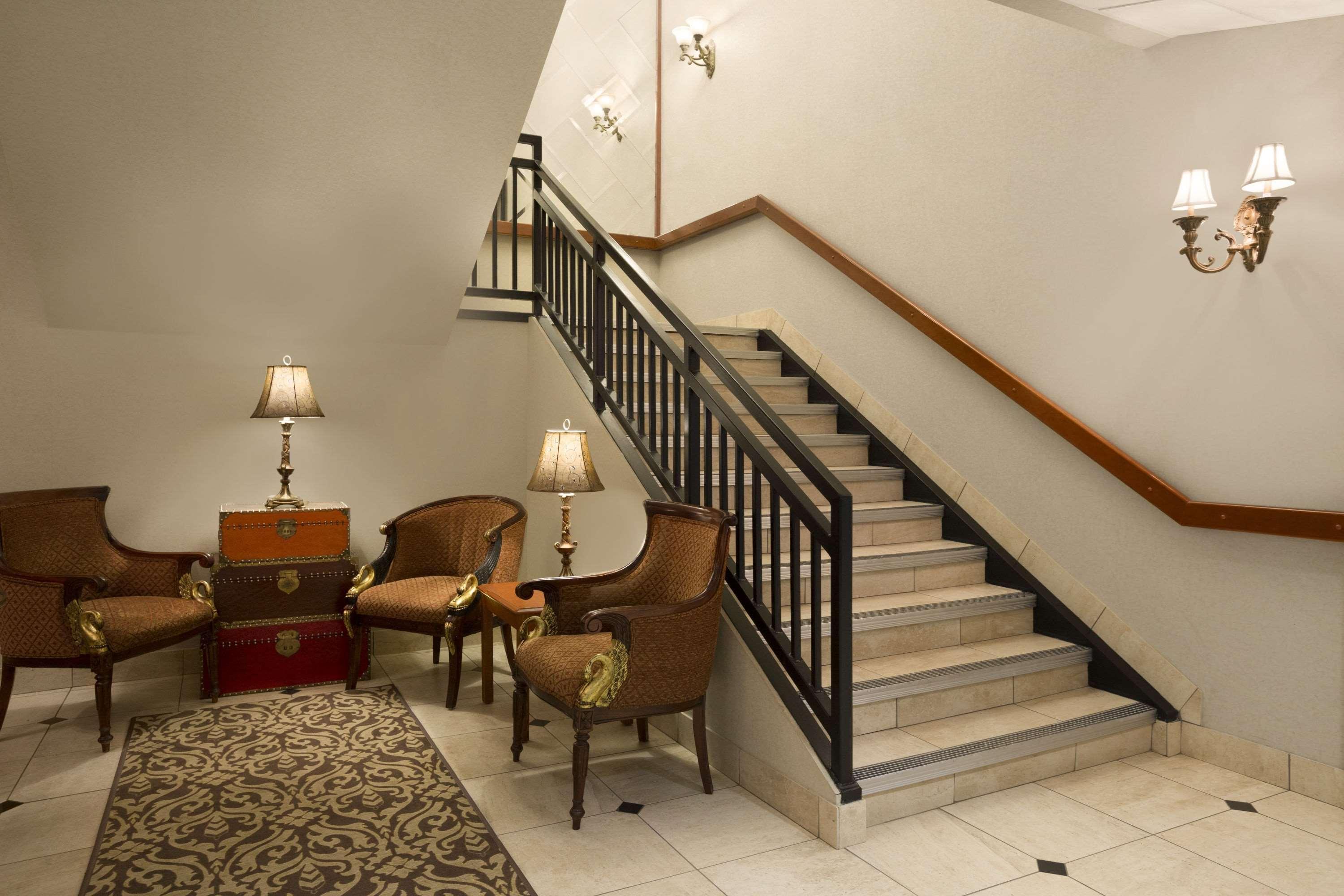 Vista Lobby Travelodge by Wyndham Strathmore