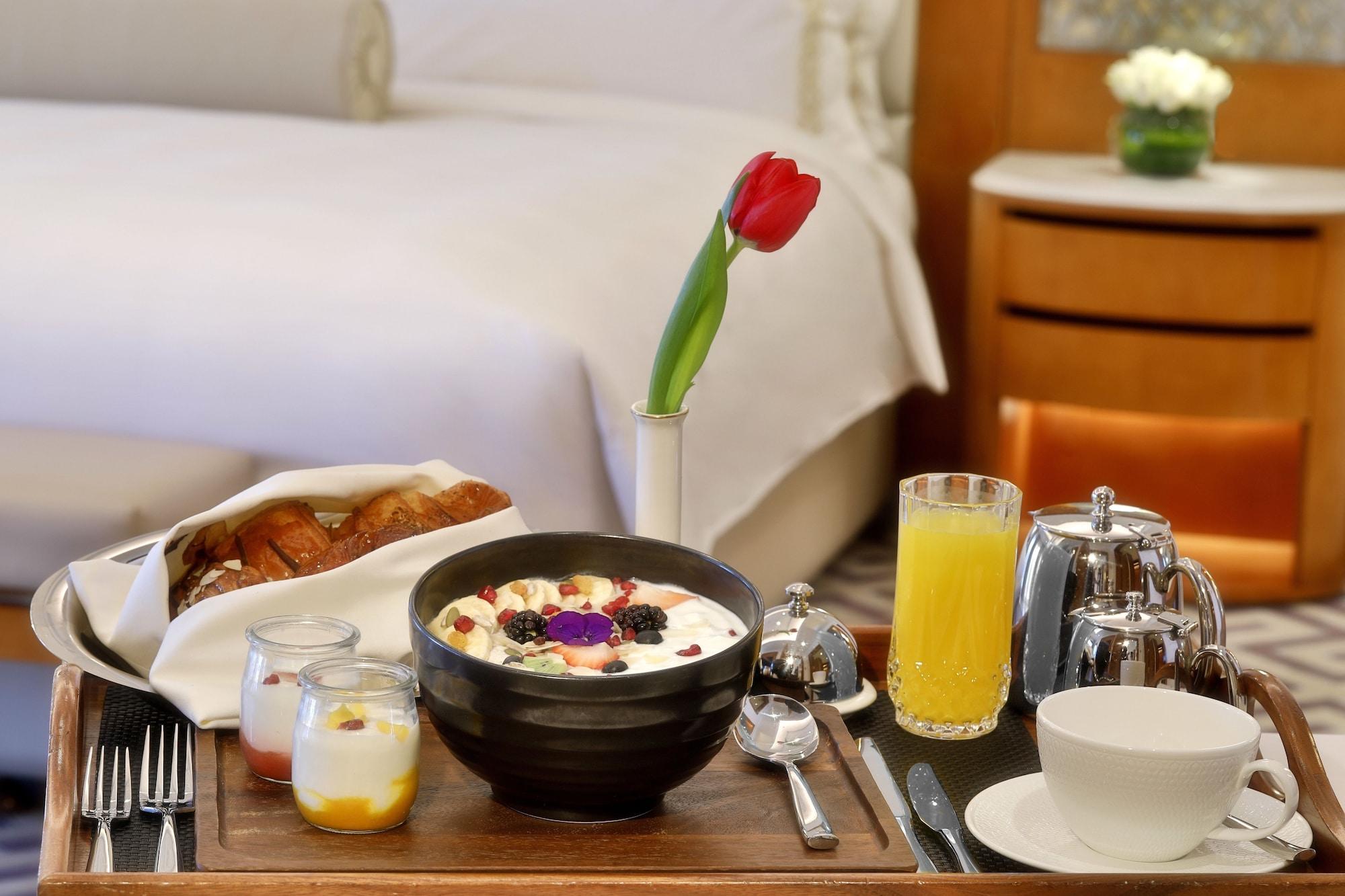 Restaurant Al Bustan Palace, a Ritz-Carlton Hotel