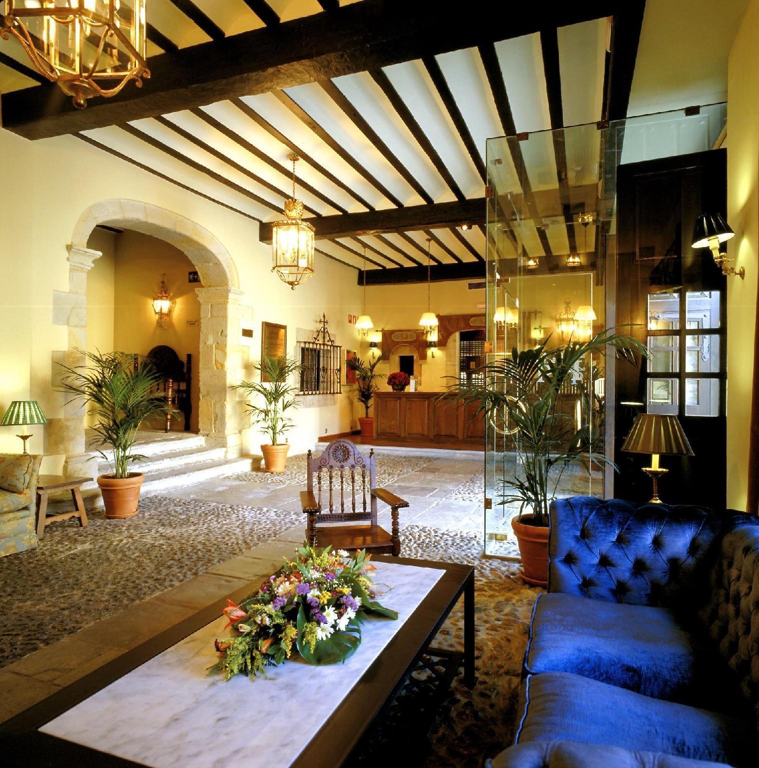 Vista Lobby Parador De Santillana De Gil Blas