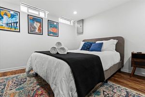 Alquiler Vacacional - ★Enclosed Patio★ Gas Fireplace EV Charger BBQ 4Bed 2Bath- Entire House Royal Oak