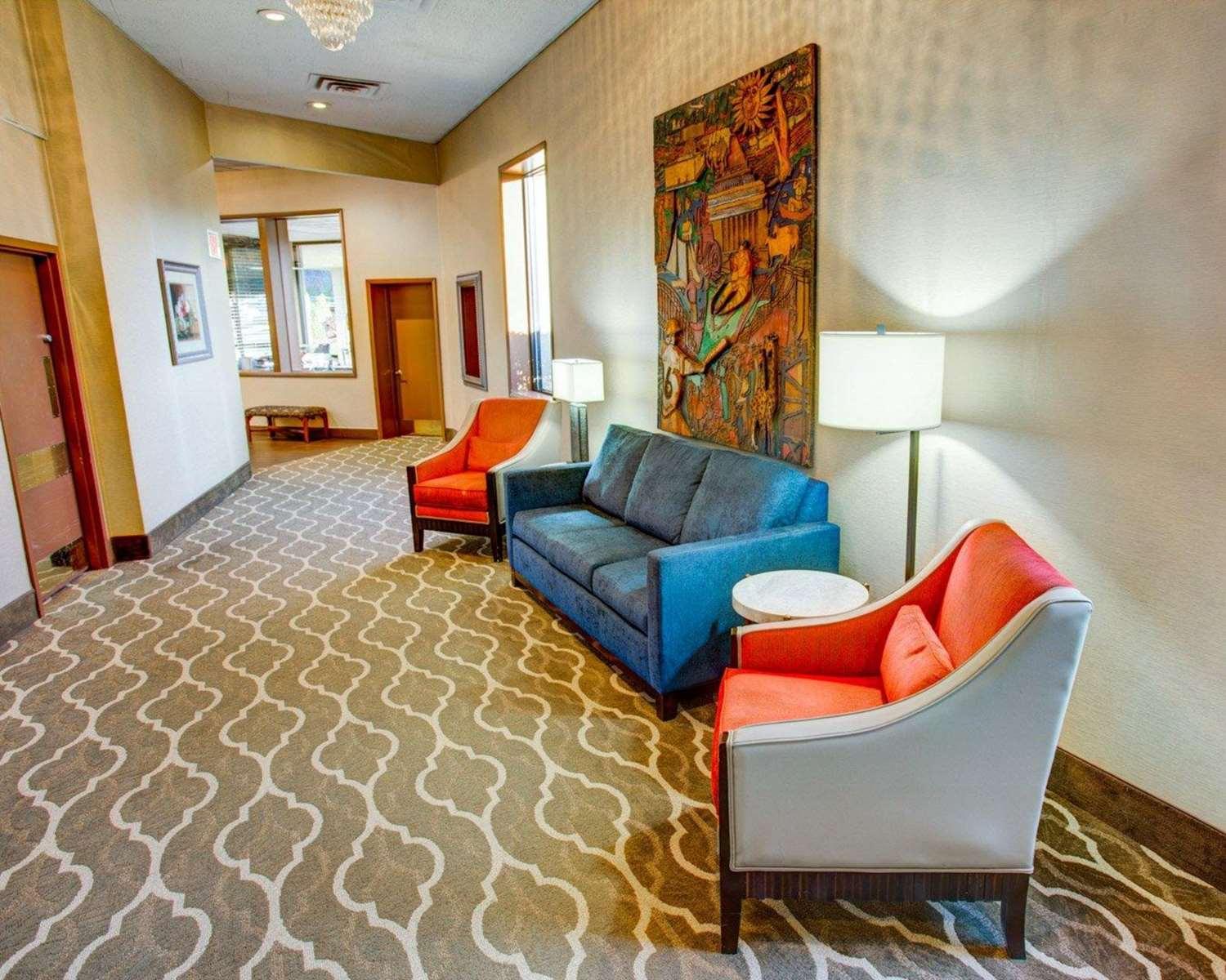 Vista Lobby Comfort Inn Conference Center