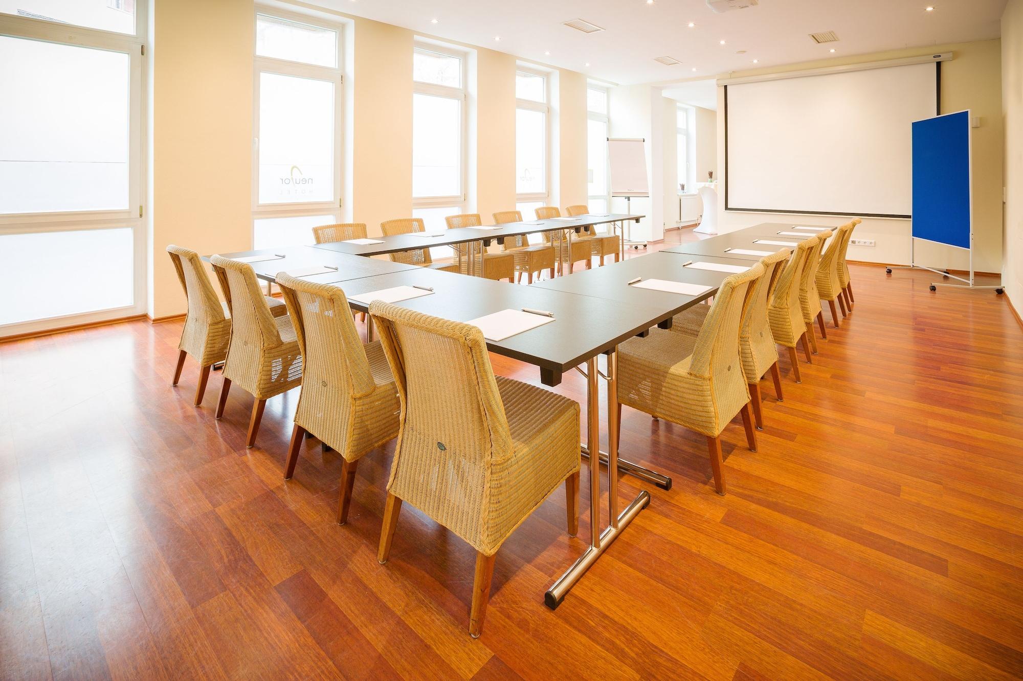 Sala de Reuniones Hotel Neutor Express