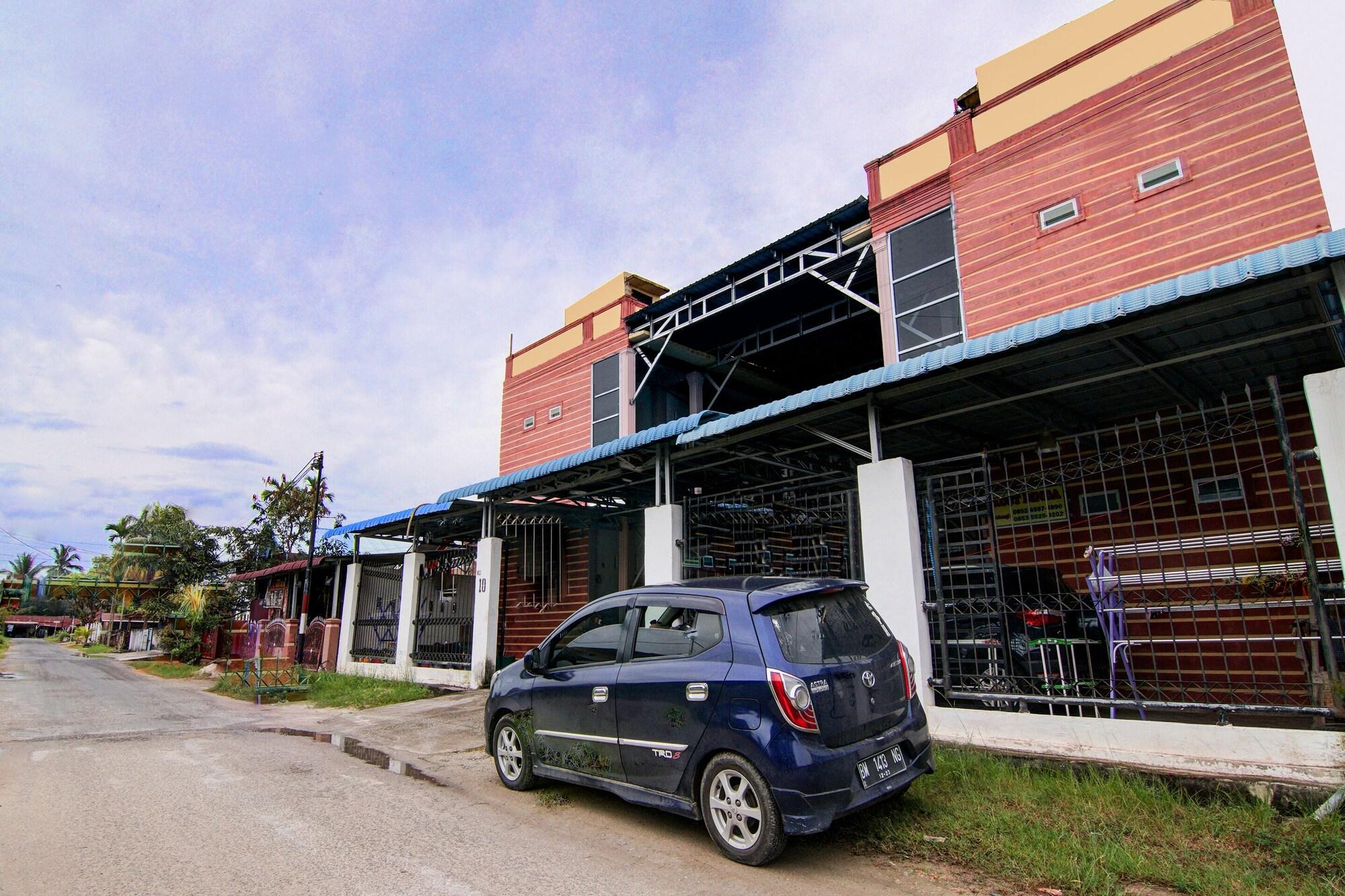 Vista Exterior Hotel O Dinda Homestay Syariah