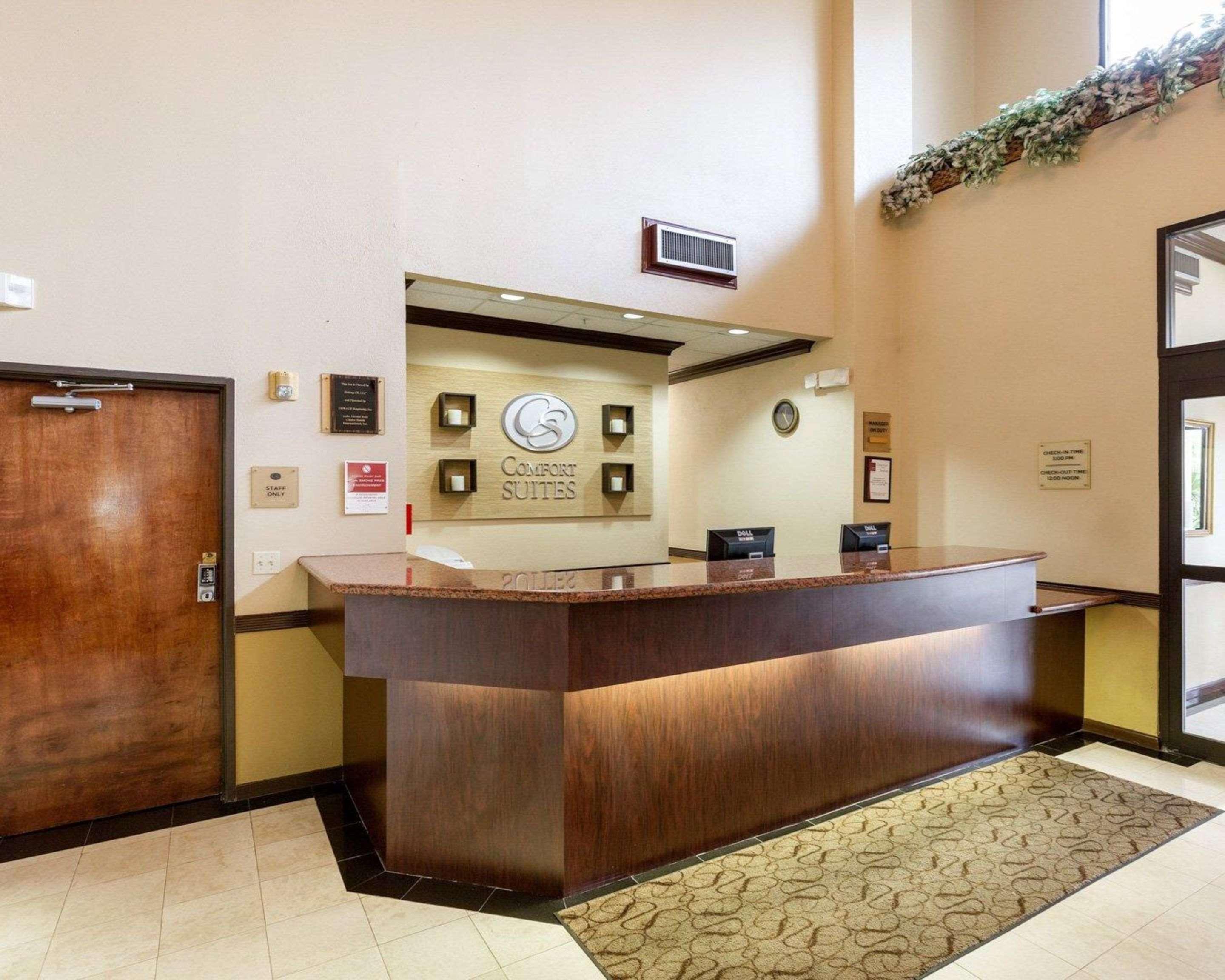Vista Lobby Comfort Suites Bush Intercontinental Airport