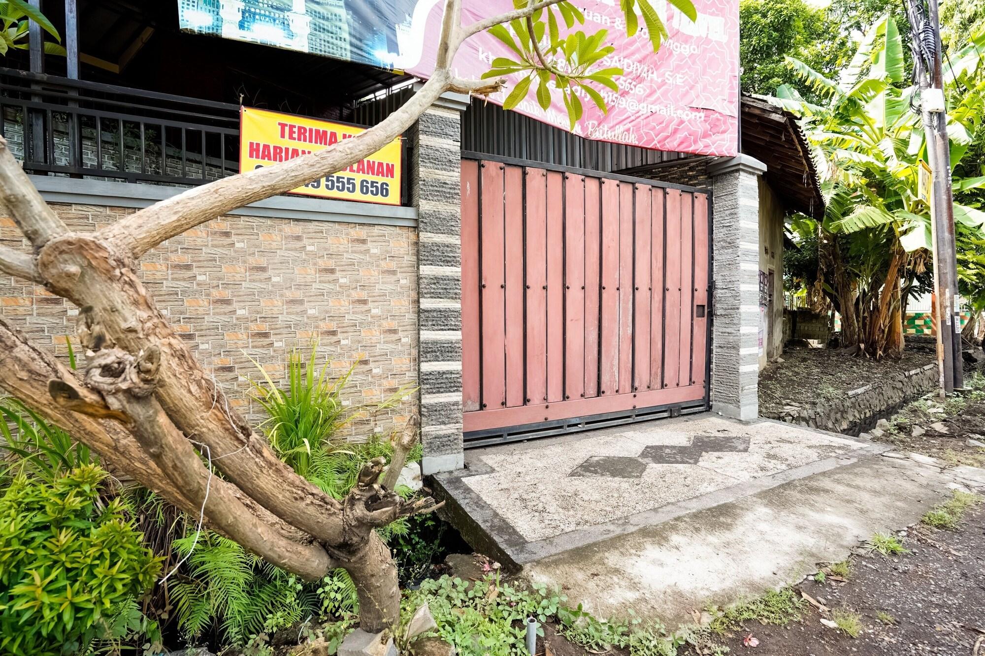 Varios OYO 91827 Tutus Homestay Syariah