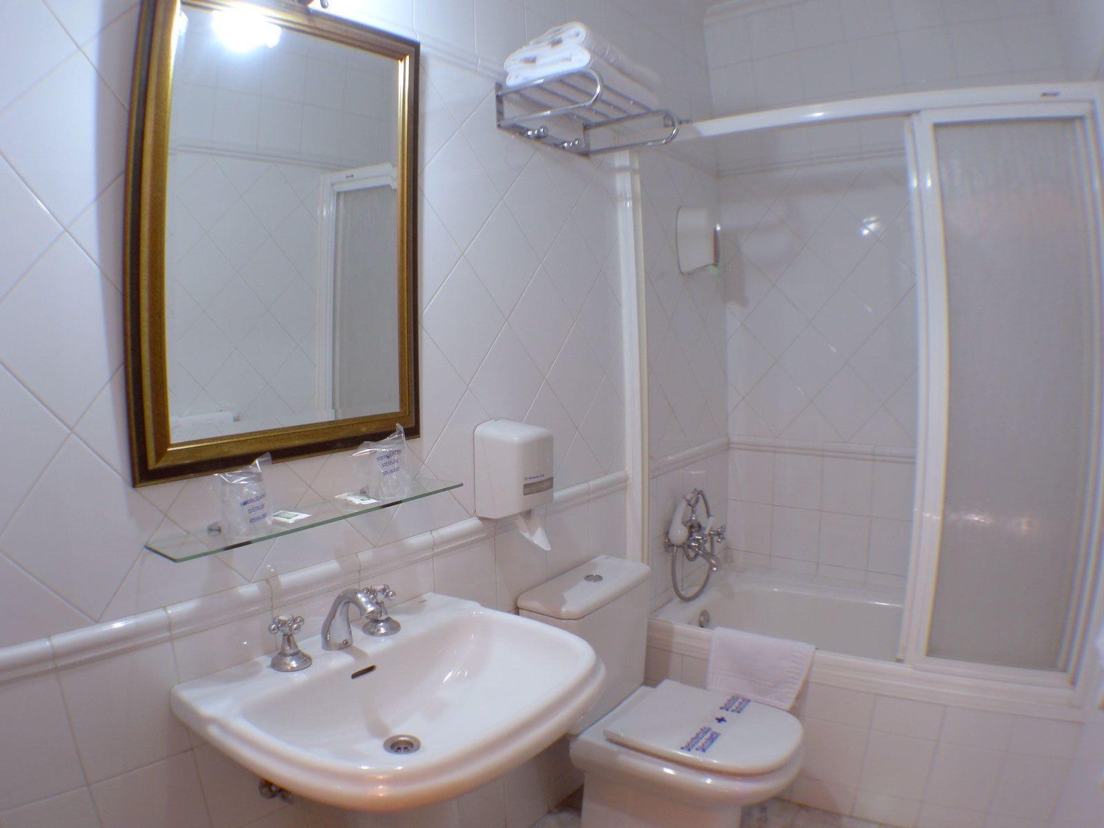 Equipamiento de Habitación Hostal Canovas