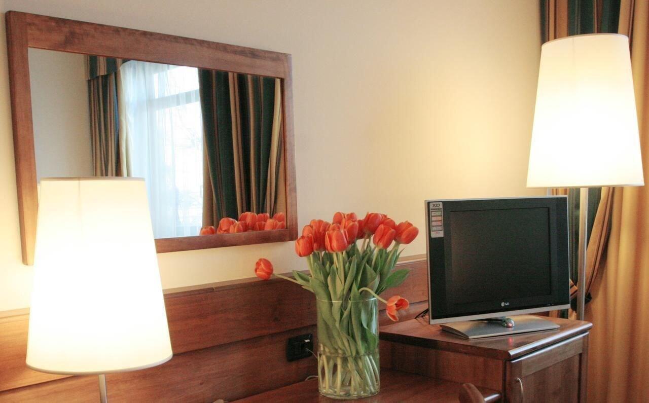 Varios Hotel Master