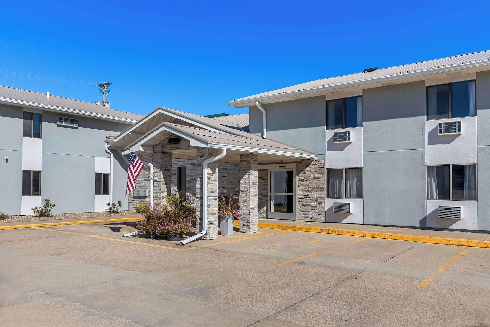 Vista Exterior Quality Inn Oskaloosa