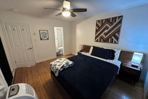 Alquiler Vacacional - Charming 3-bedroom house with fitness room and AC in serene Port Moody