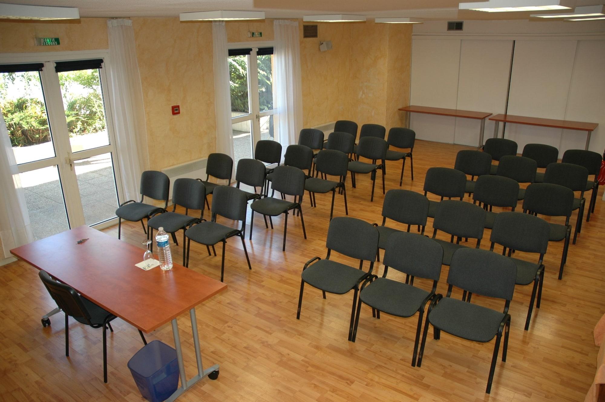 Sala de Reuniones Hôtel Le Relais