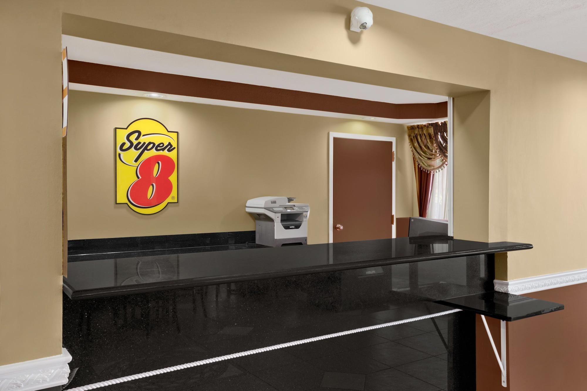 Vista Lobby Super 8 by Wyndham Fort Myers