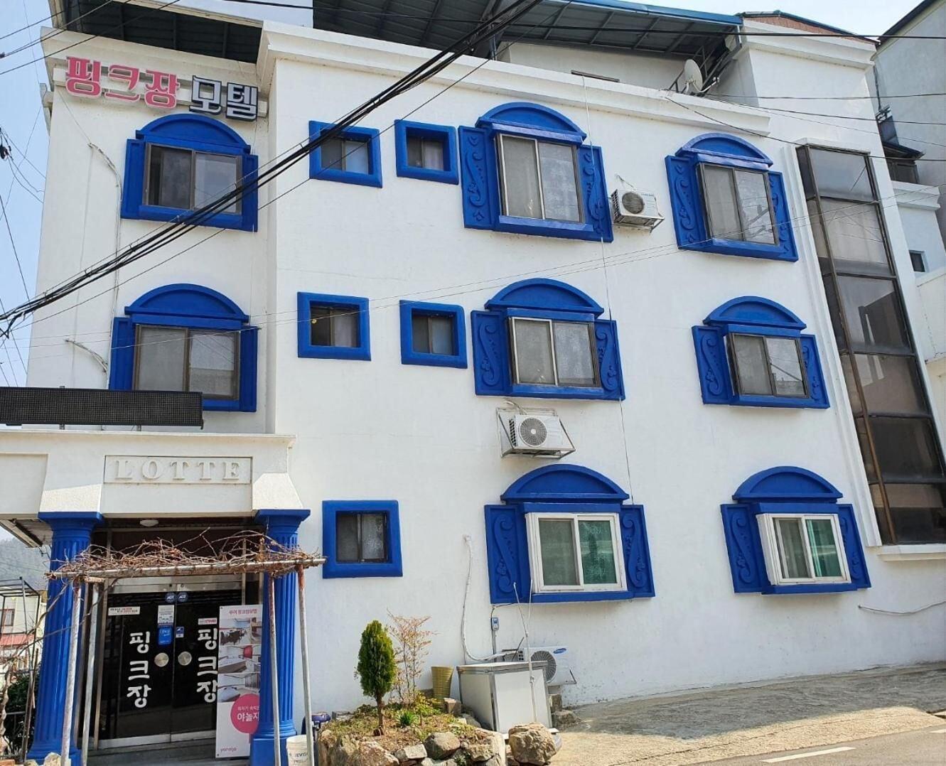 Vista Exterior Healinghouse Peakjang
