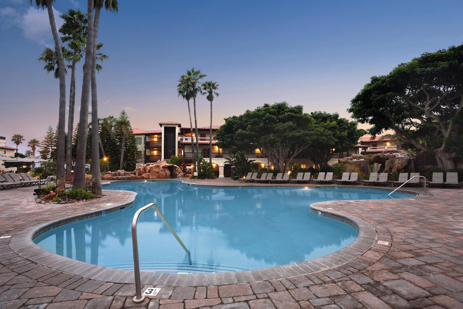 Vista Piscina Zachari Dunes on Mandalay Beach, Curio Collection by Hilton