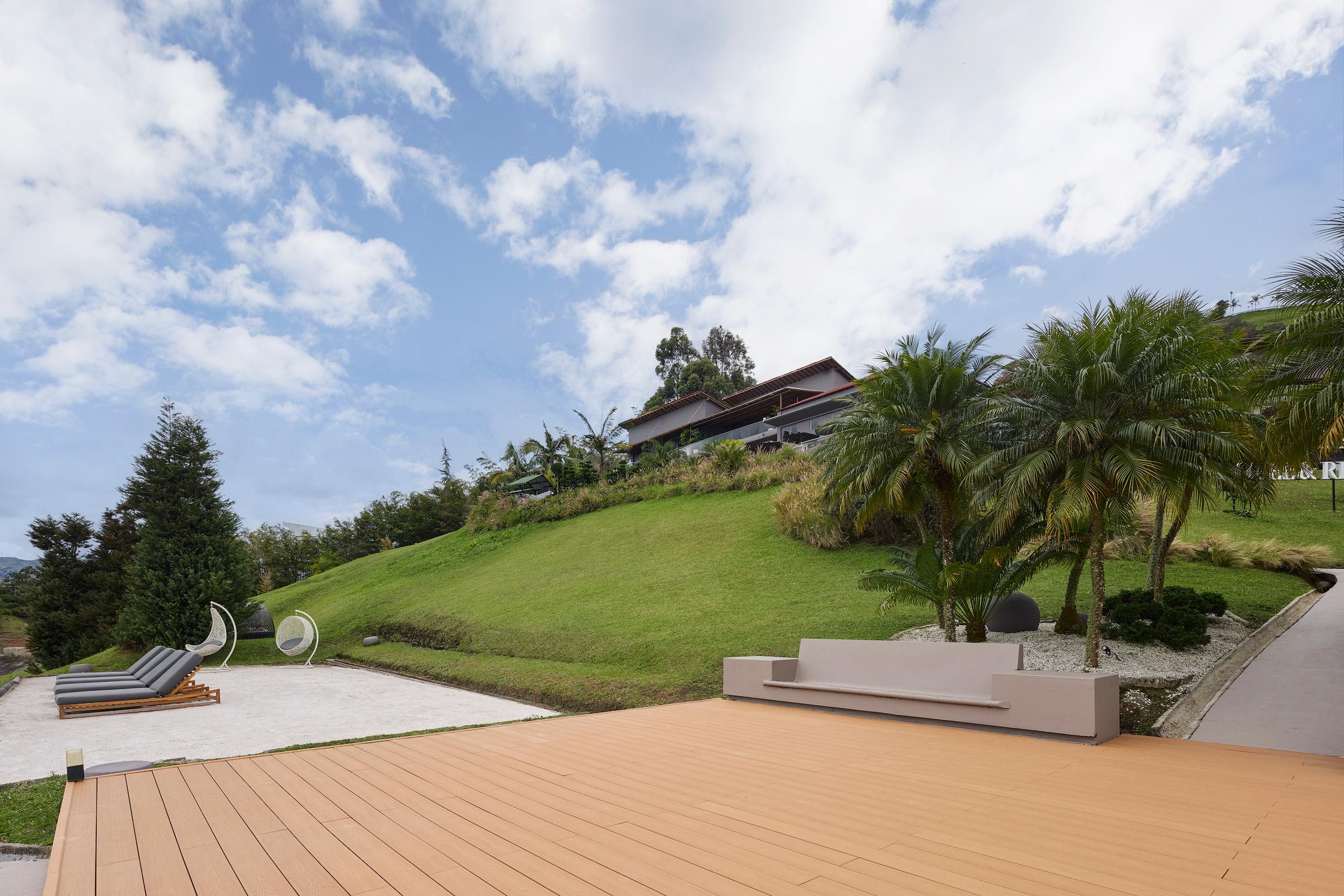 Vista al lago Tau House
