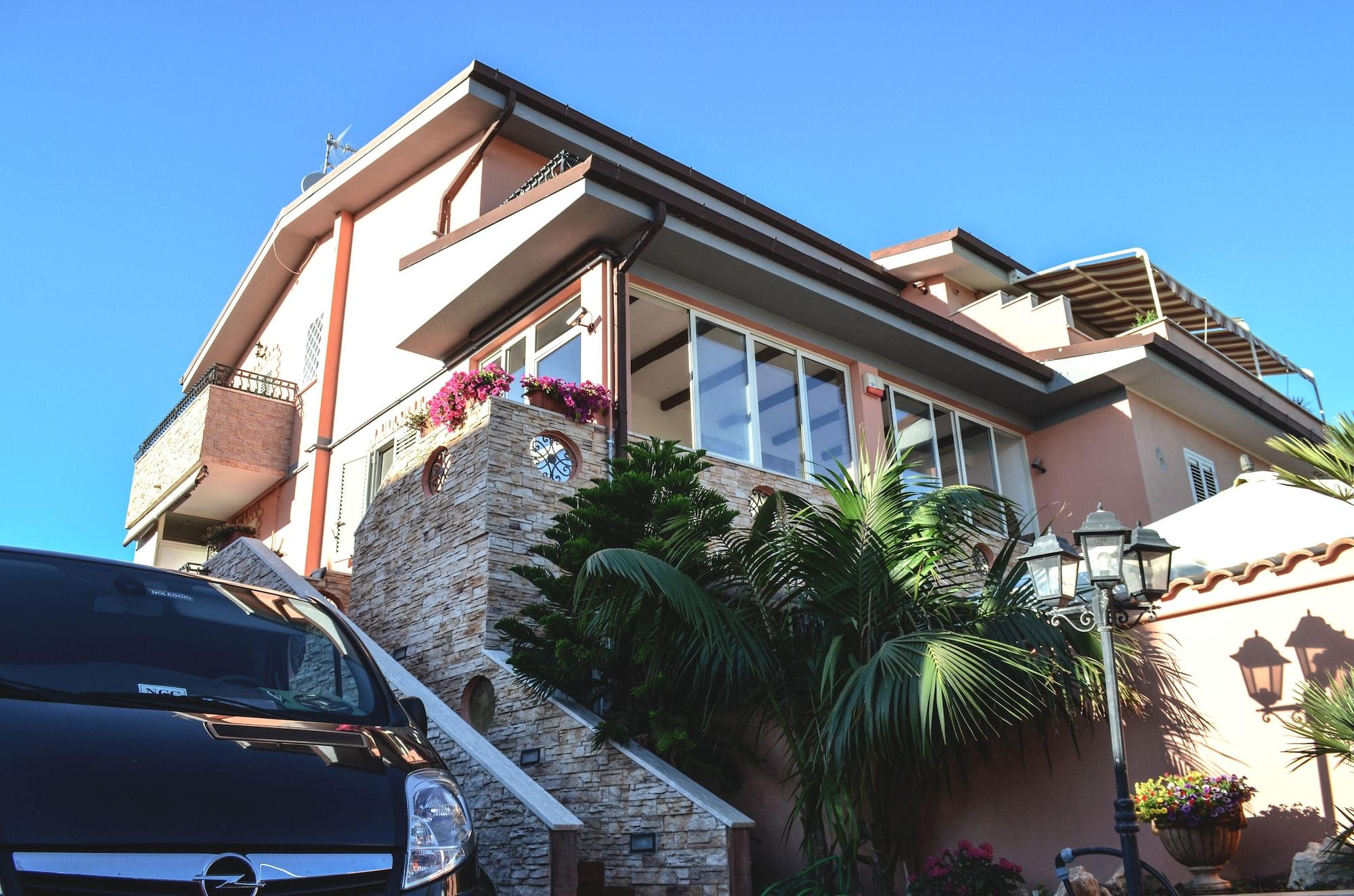 Vista Exterior Villa Erasi Guest House