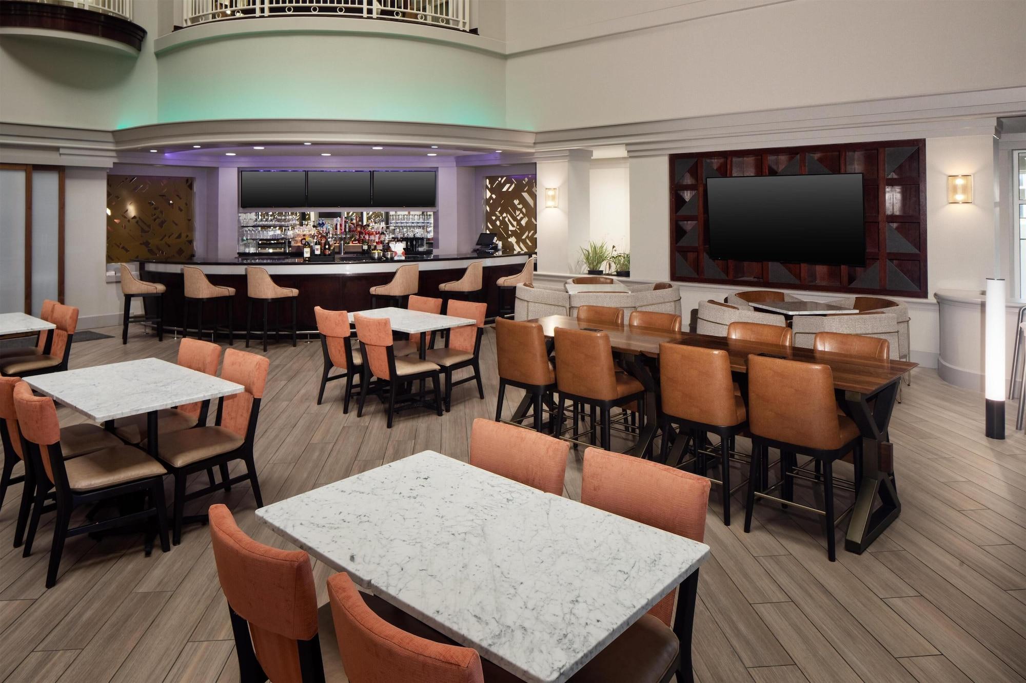 Bar/Salón Embassy Suites by Hilton Laredo