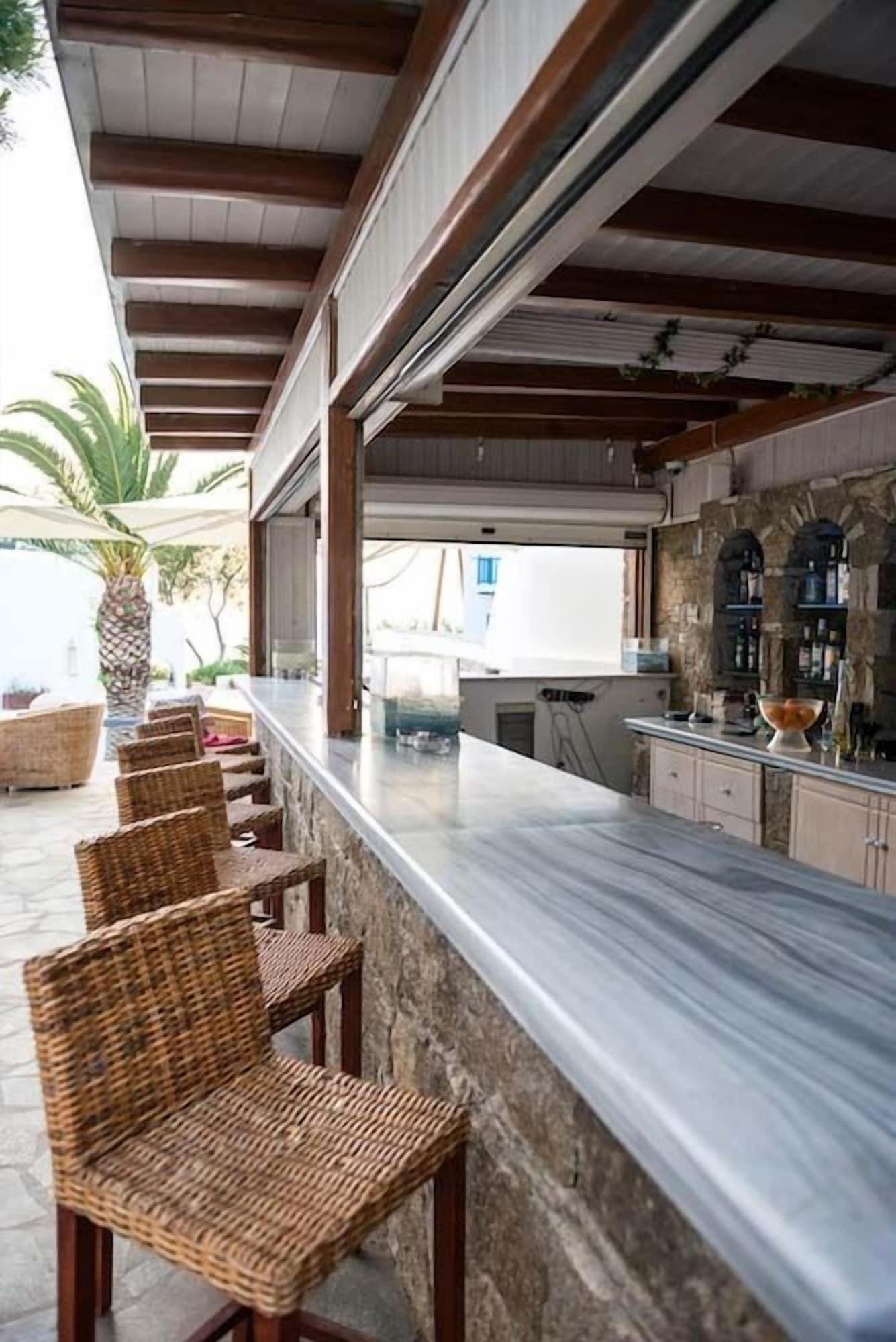 Bar/Salón Poseidon Hotel & Suites