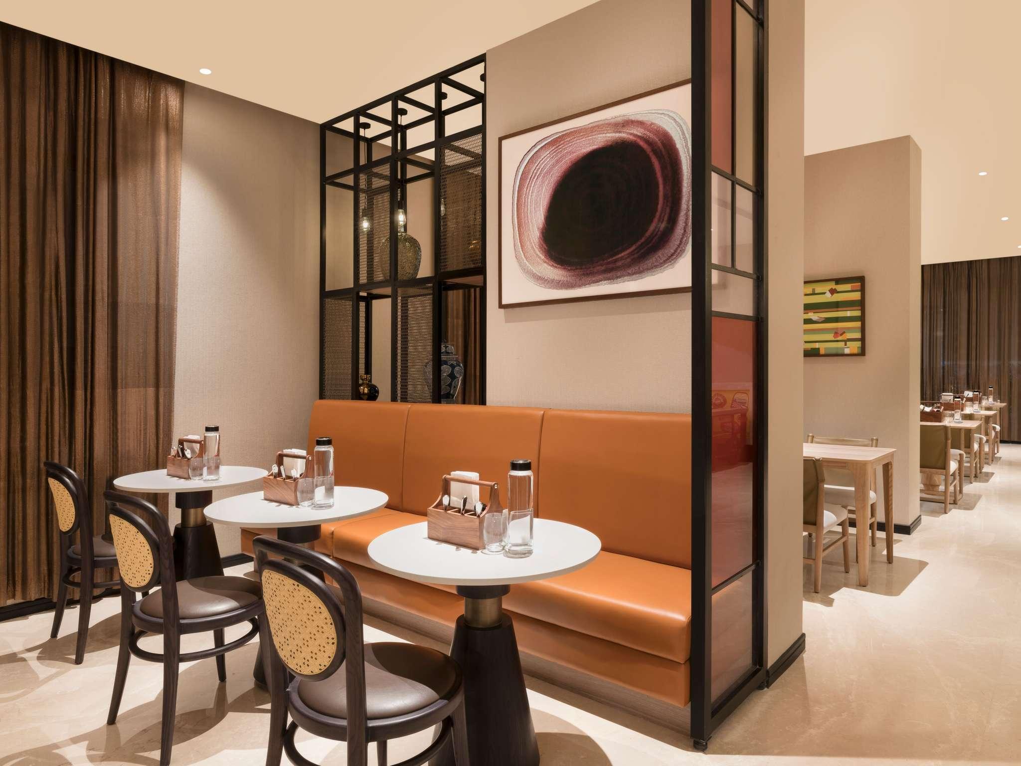 Bar/Salón Ibis Mumbai Bkc