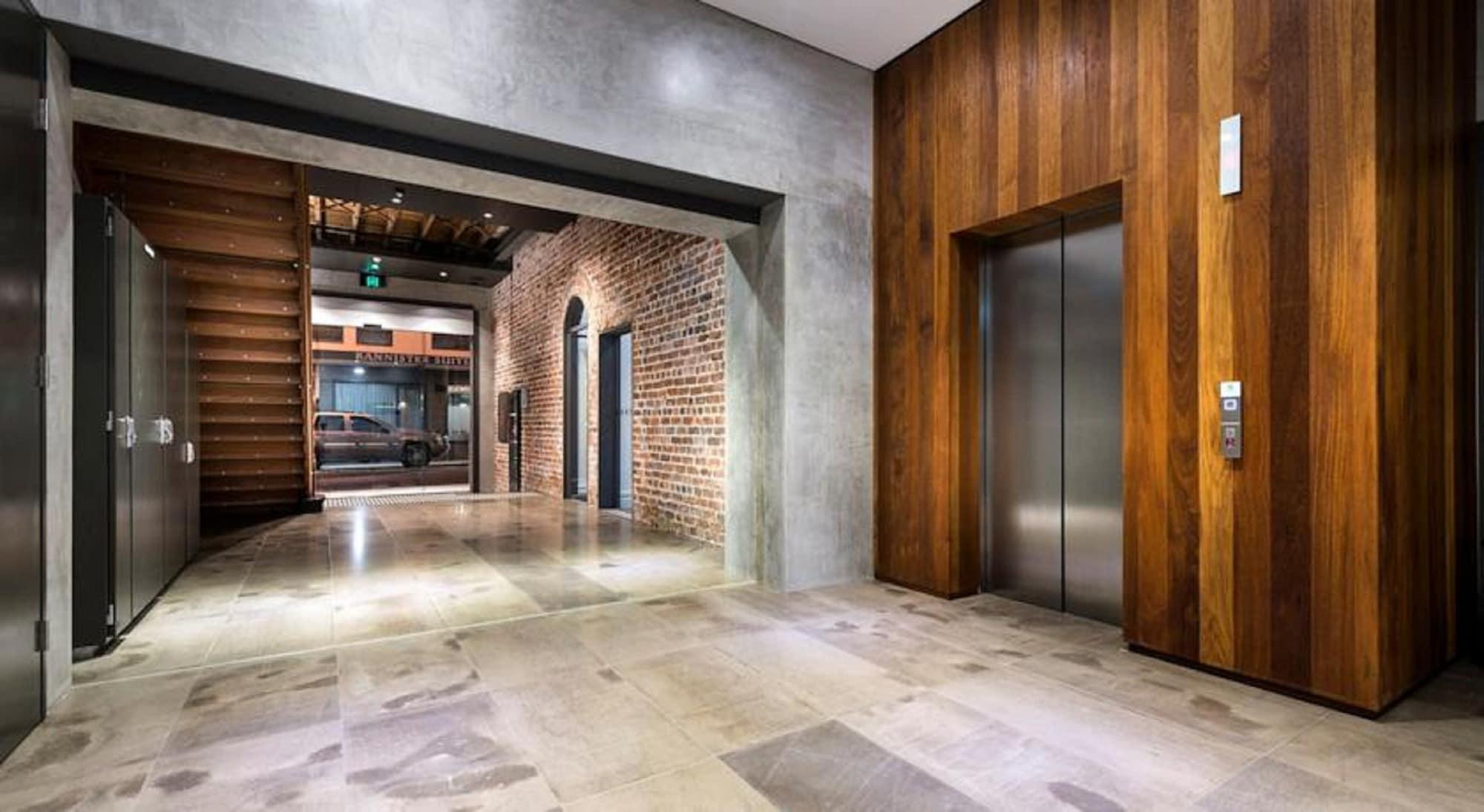 Vista Lobby Hougoumont Hotel