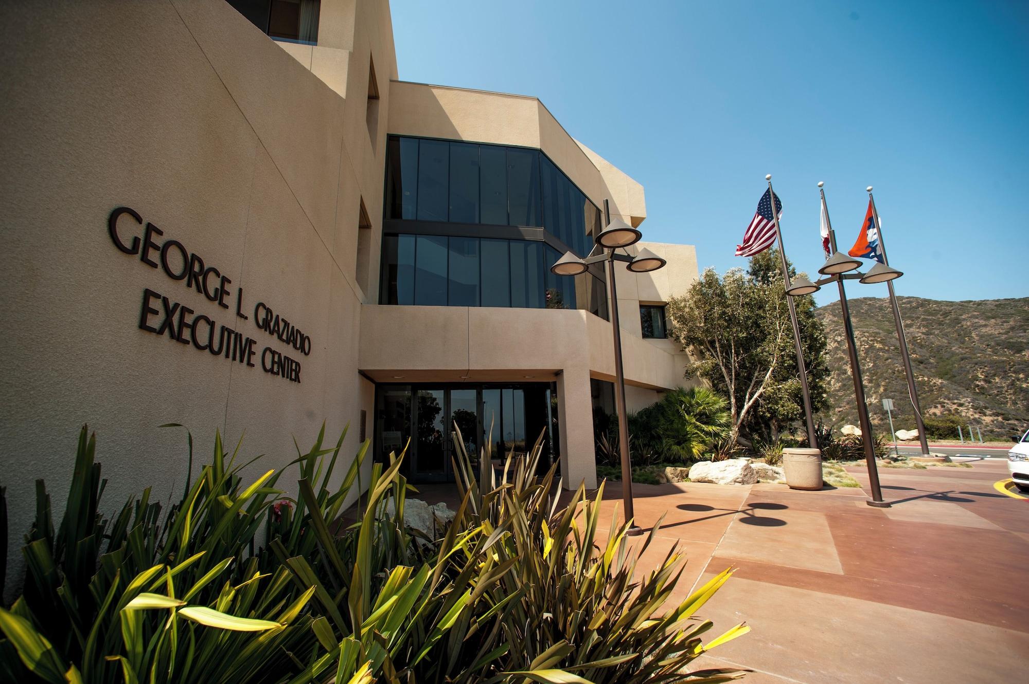 Vista Exterior Villa Graziadio at Pepperdine University