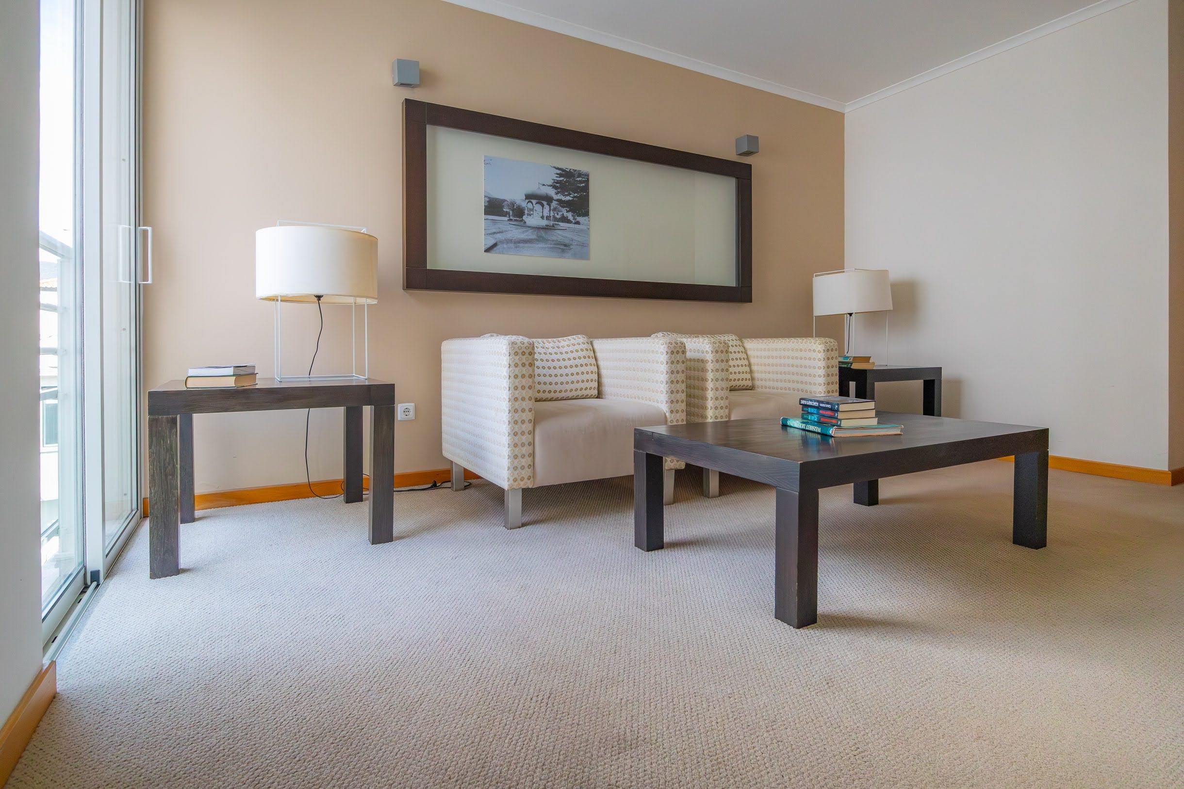 Vista Lobby White Waters