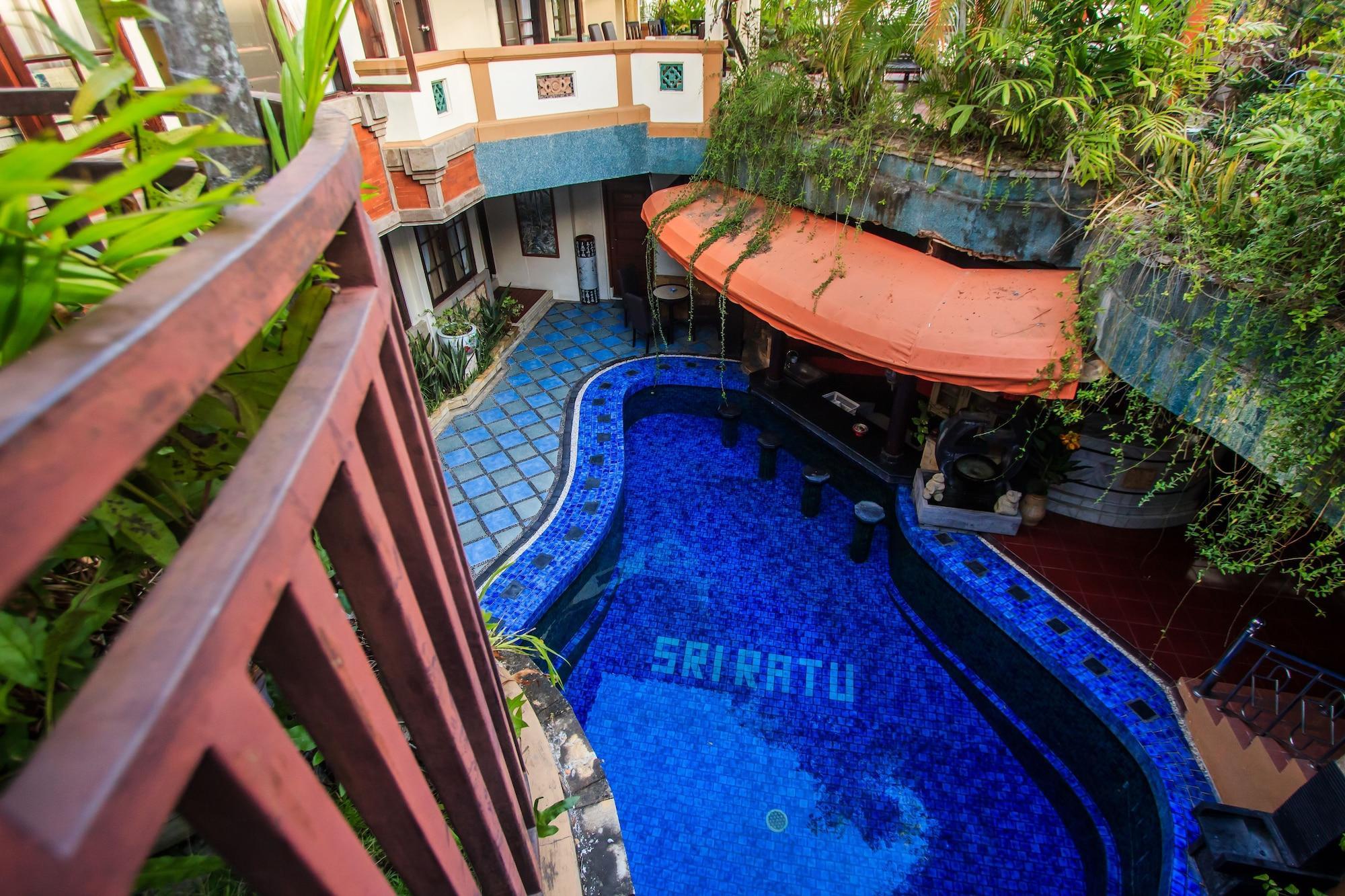 Vista Piscina Sri Ratu Hotel