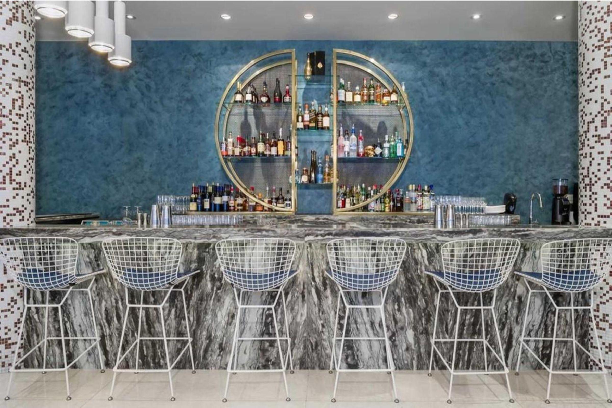 Bar/Salón OPUS Hotel Vancouver