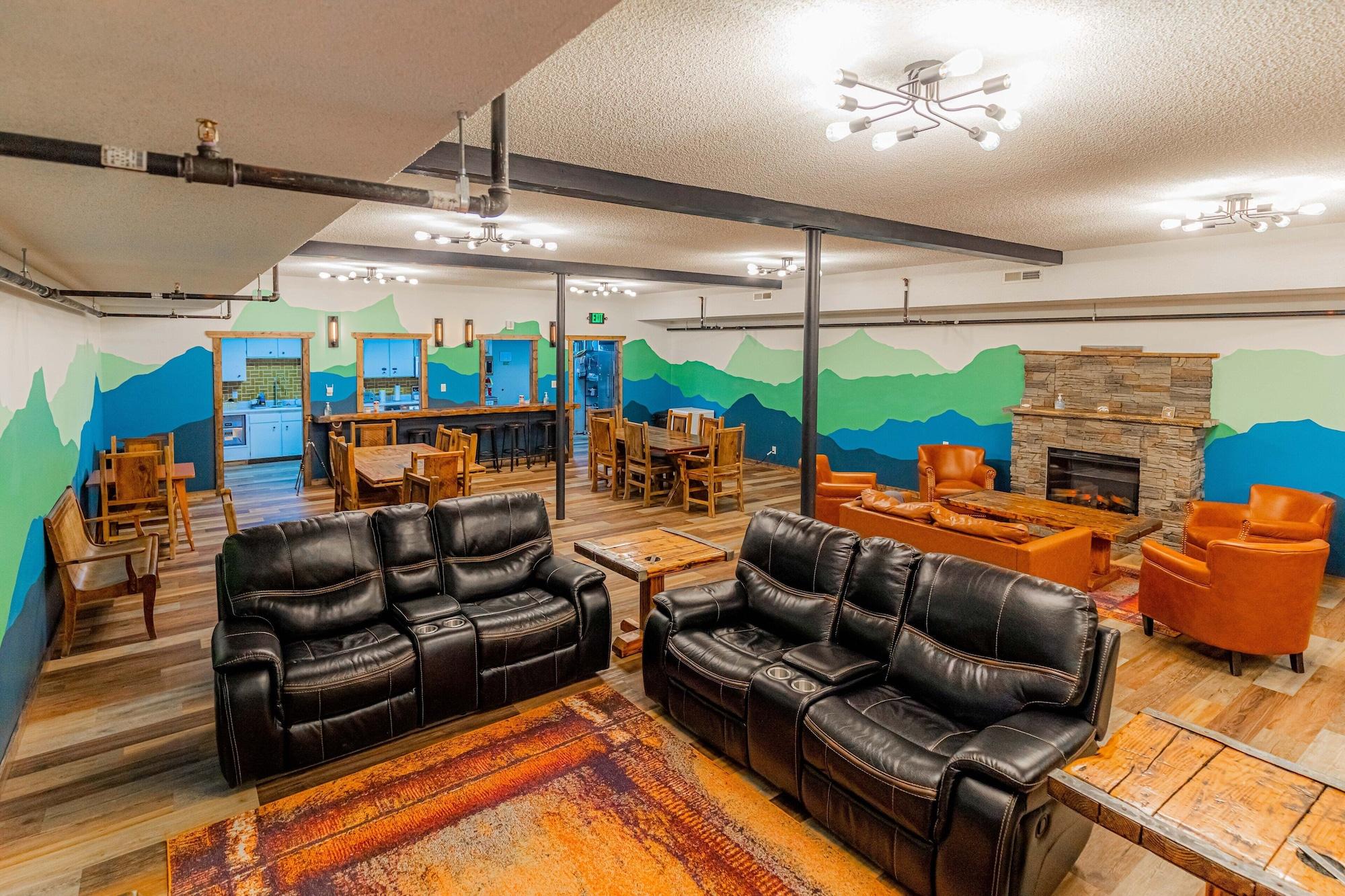 Salón de Baile Pintler's Portal Hostel