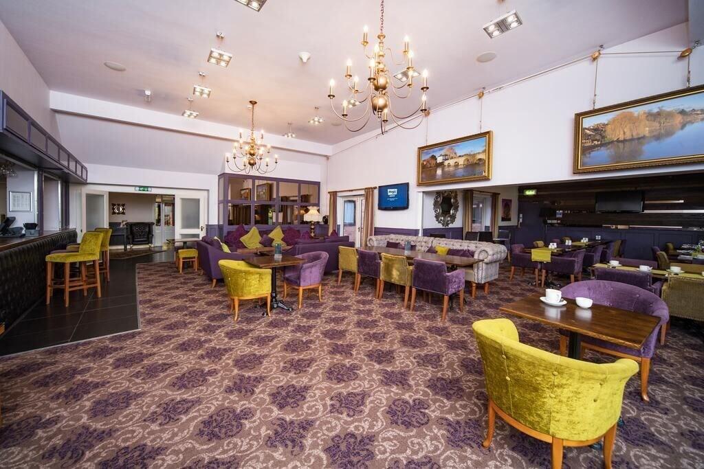 Vista Lobby Henley Hotel