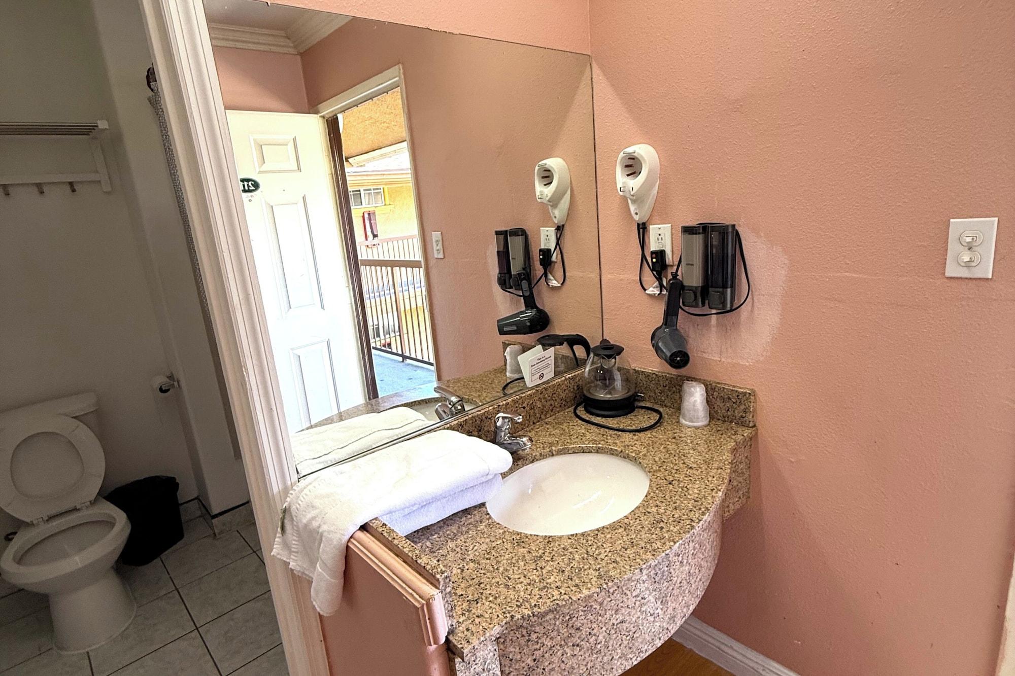 Equipamiento de Habitación Travel Inn Downtown LA