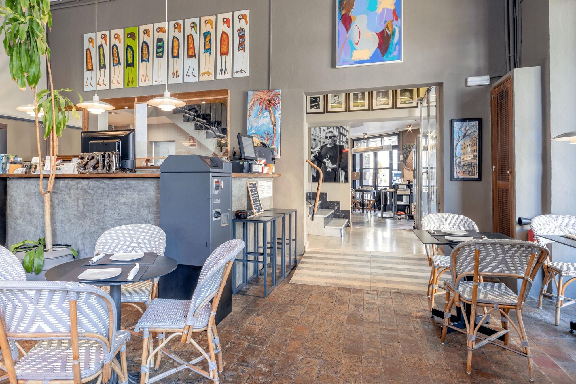 Vista Lobby Hostal Parque Ibiza
