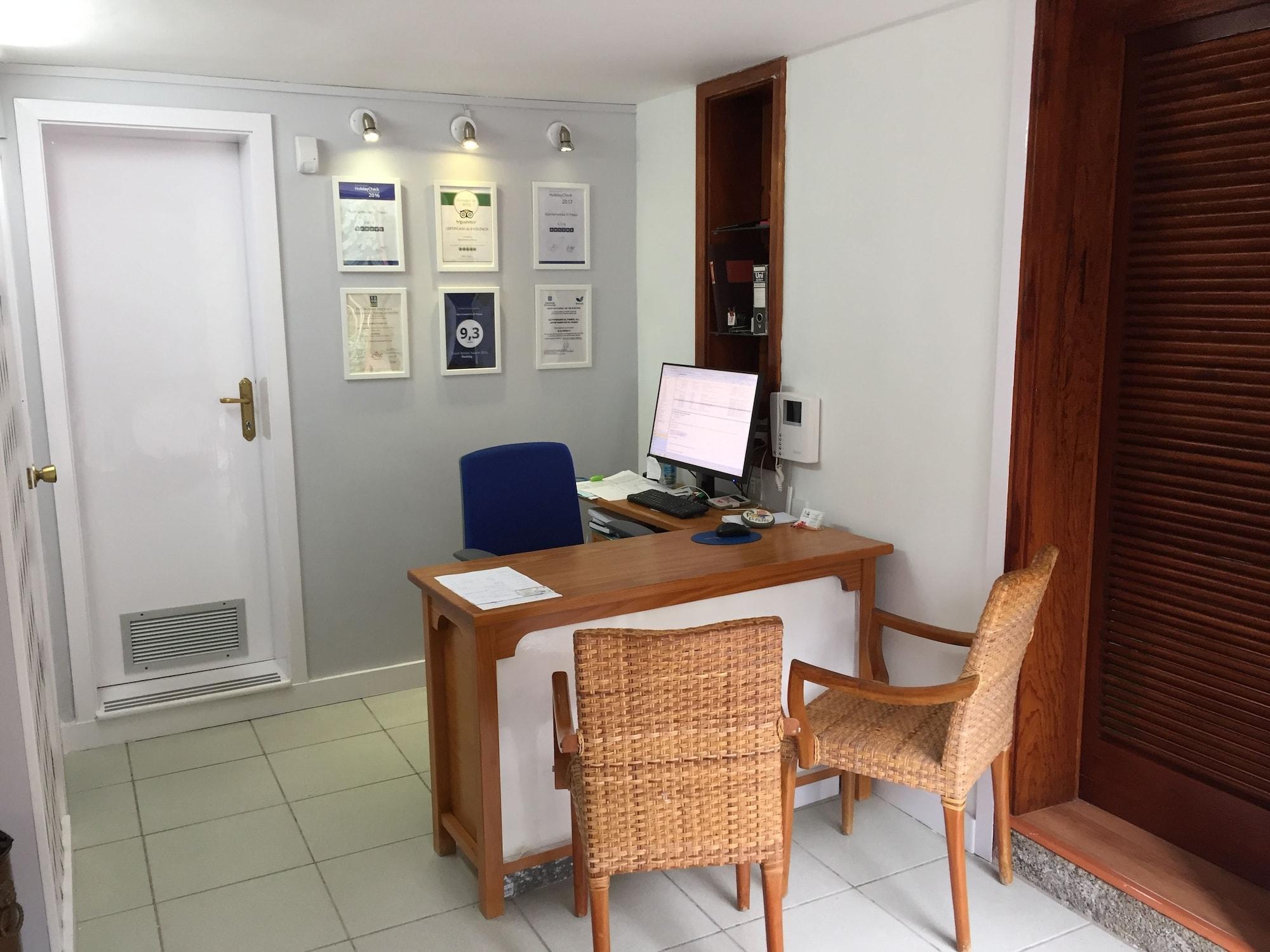 Vista Lobby Apartamentos El Paseo