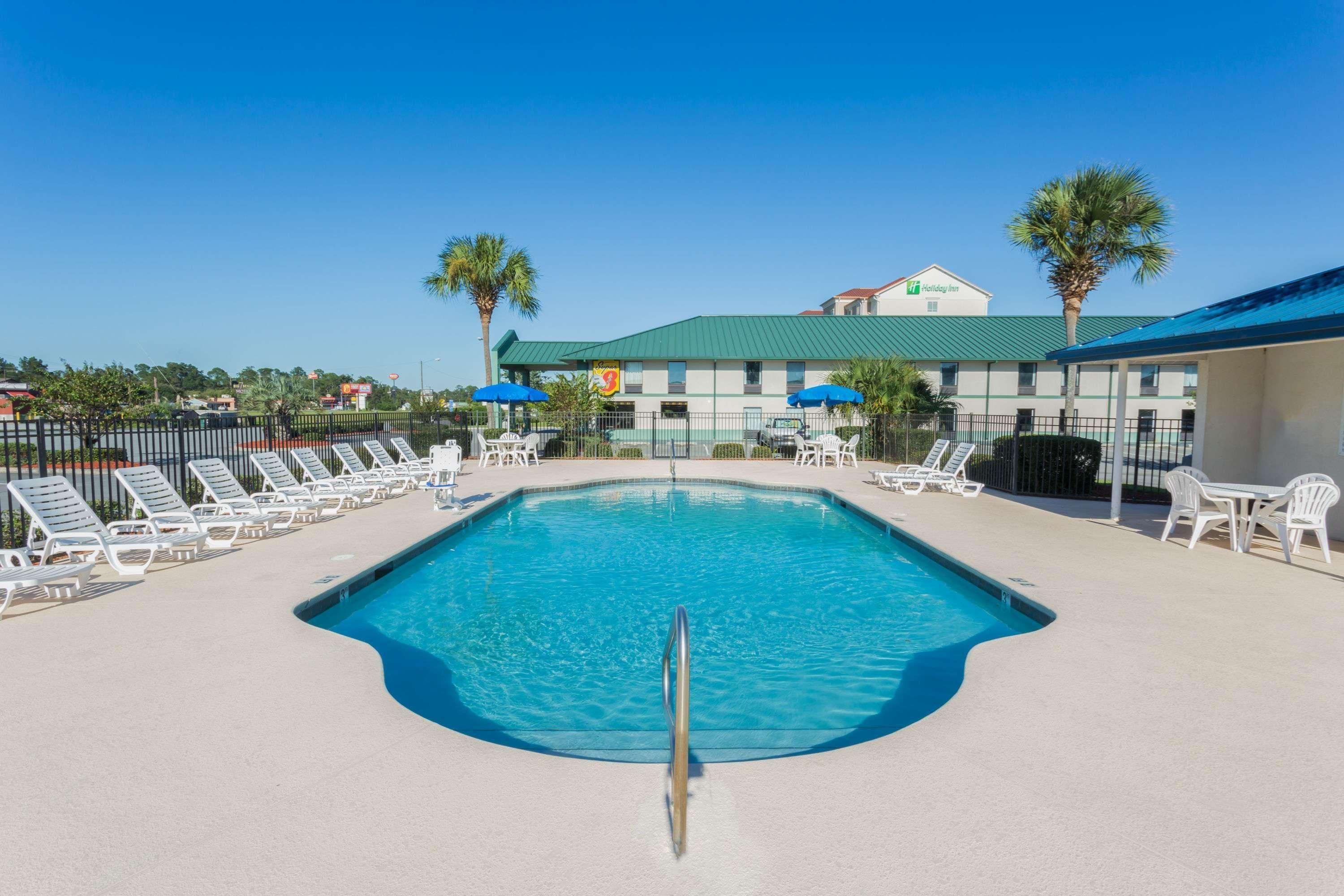 Vista Piscina Super 8 by Wyndham Valdosta GA I-75