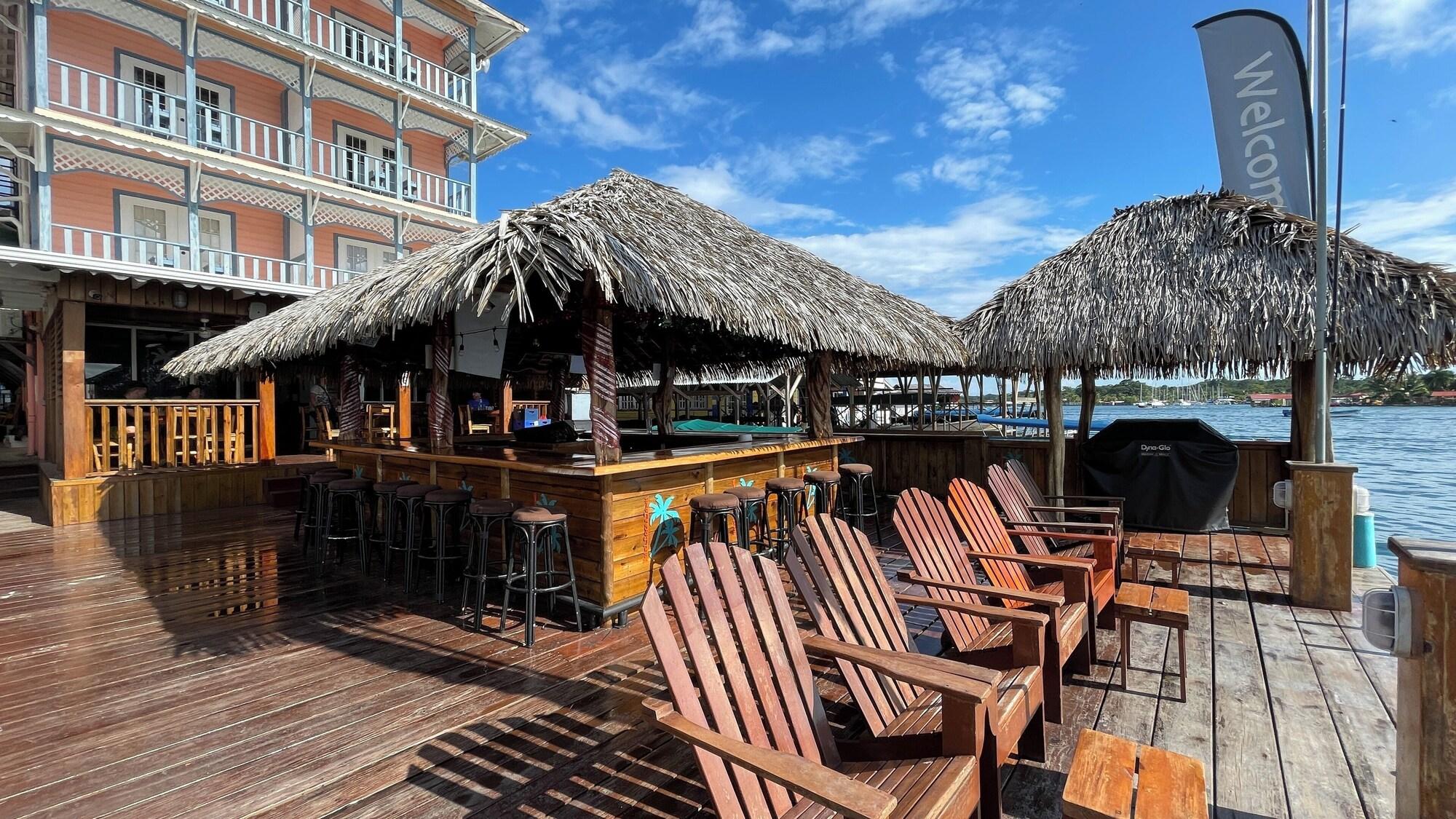 Bar/Salón Hotel Bocas Town