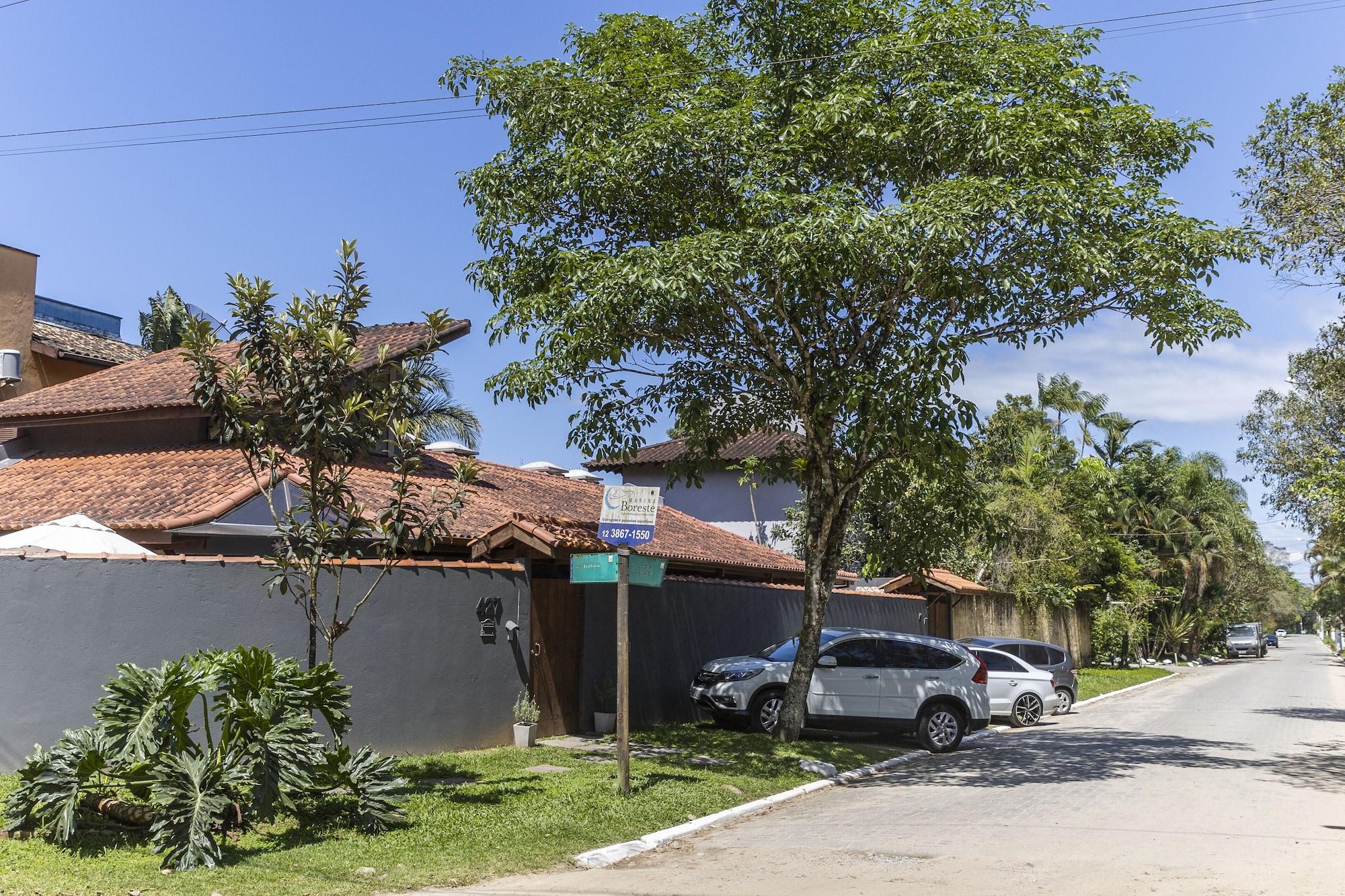 Vista Exterior Casa Charmosa com Piscina - Barra do Una
